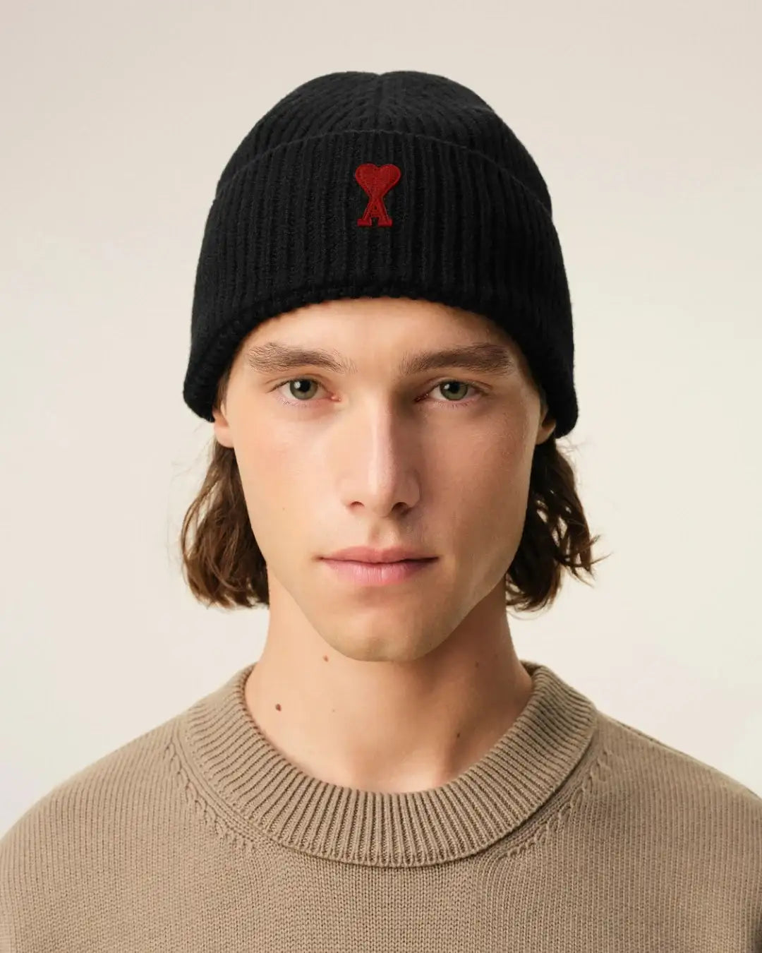 Gorro Ami Paris Quota Beanie with Red Ami de Coeur BFUHA116 018 009 AMI PARIS