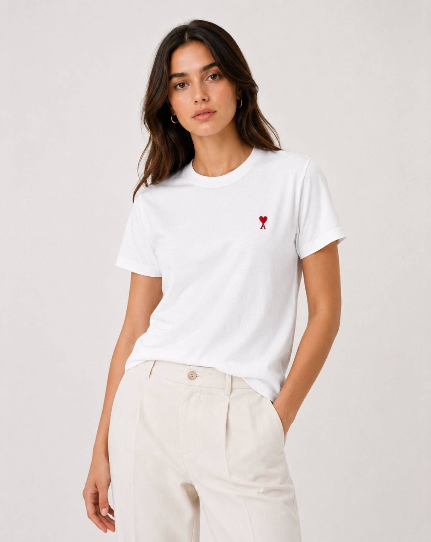 Camiseta Ami Paris Quota with Red Ami de Coeur BFUTS035724W 100 WHITE AMI PARIS