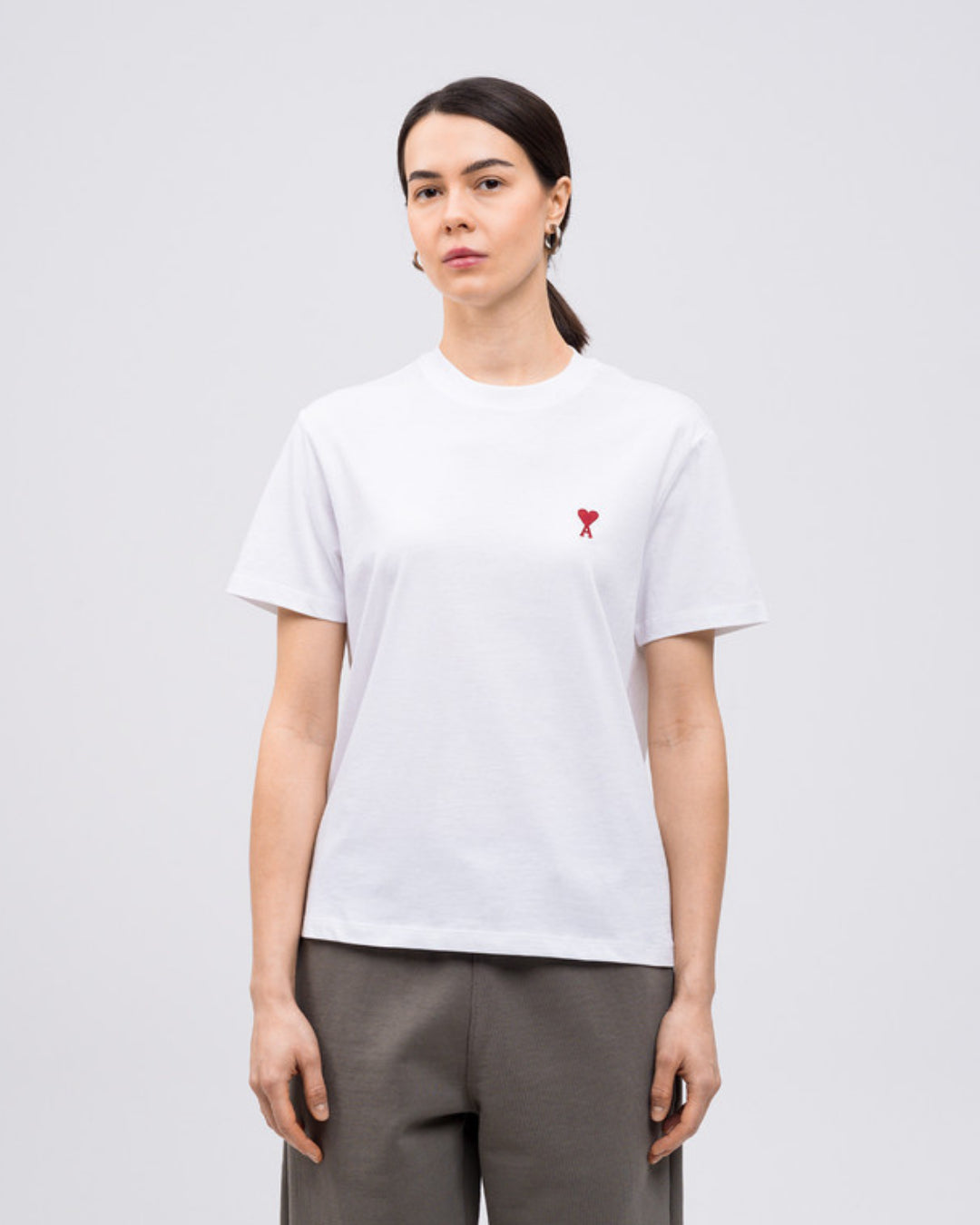 Camiseta Ami Paris Quota with Red Ami de Coeur BFUTS035724W 100 WHITE AMI PARIS
