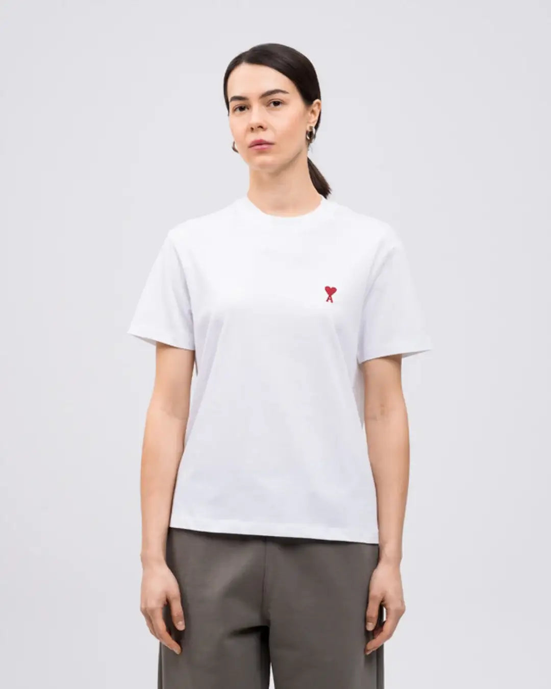 Camiseta Ami Paris Quota with Red Ami de Coeur BFUTS035724W 100 WHITE AMI PARIS
