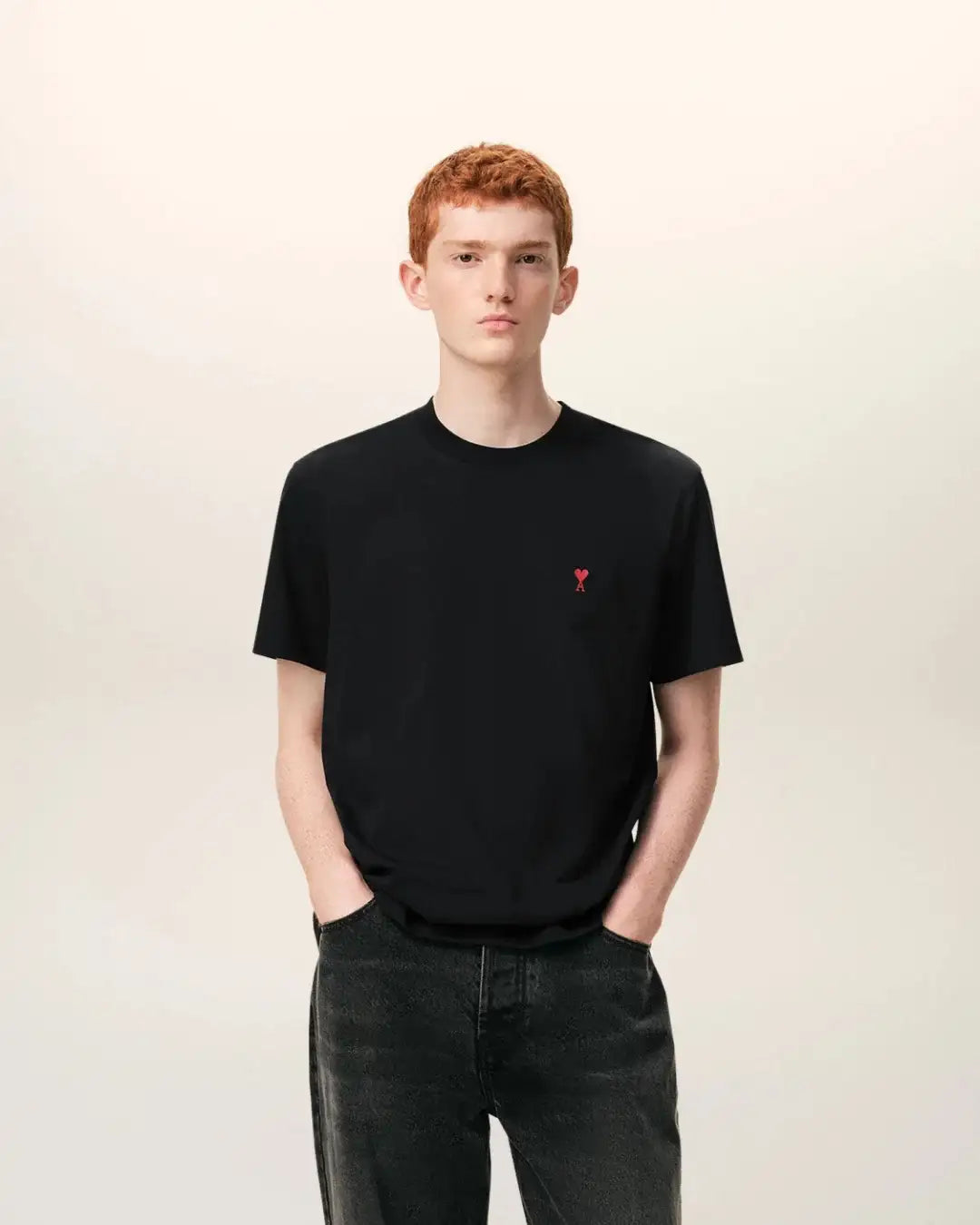 Camiseta Ami Paris with Red Ami de Coeur BFUTS035 724 001 BLACK AMI PARIS