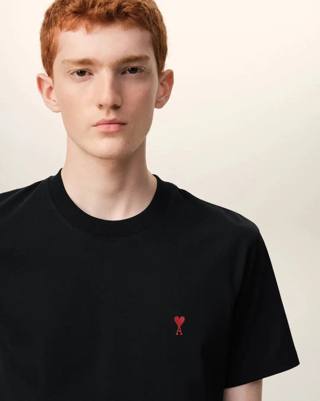 Camiseta Ami Paris with Red Ami de Coeur BFUTS035 724 001 BLACK AMI PARIS
