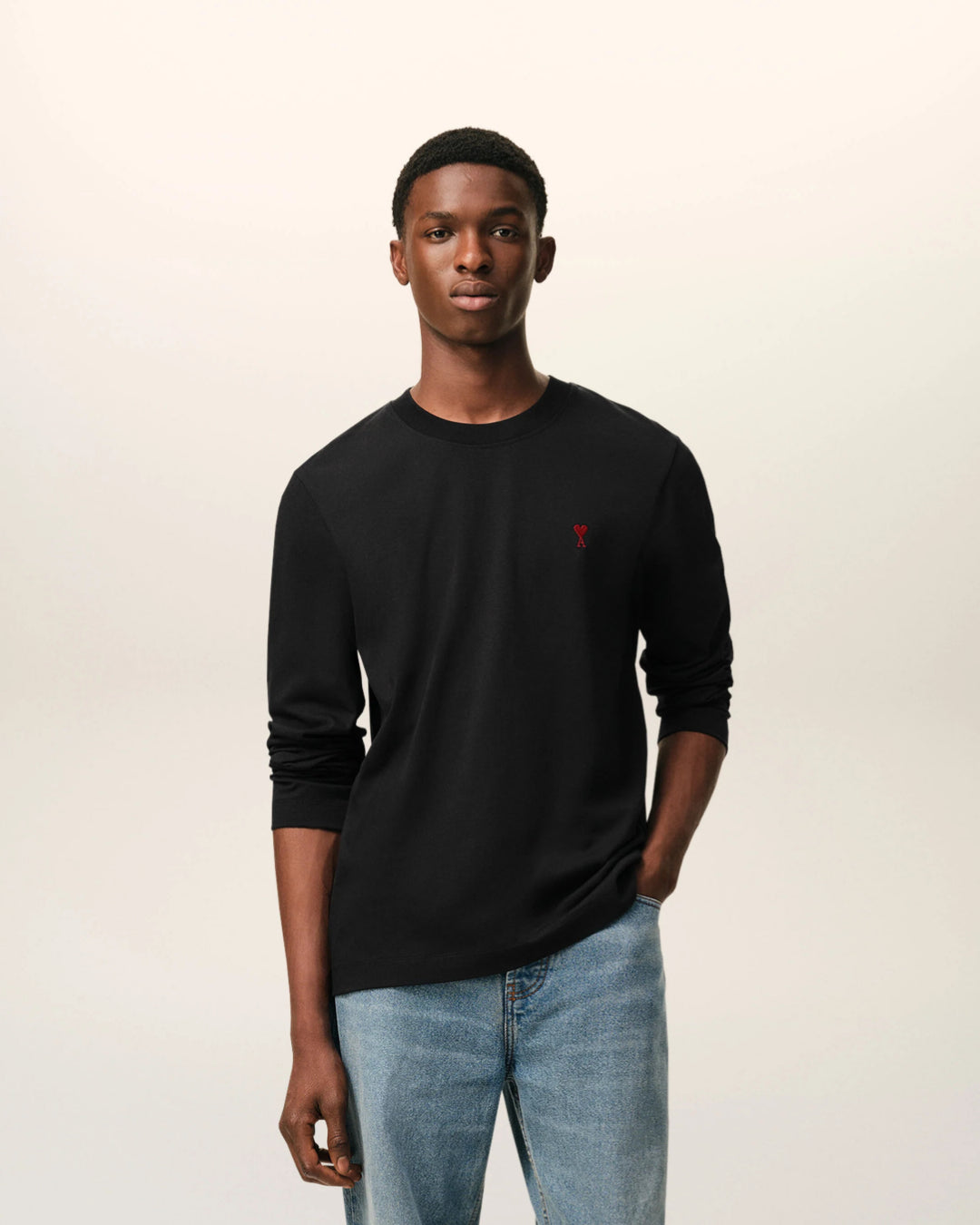 Camiseta Ami Paris Longlseeves with Red Ami de Coeur BFUTS235 724 001 BLACK AMI PARIS