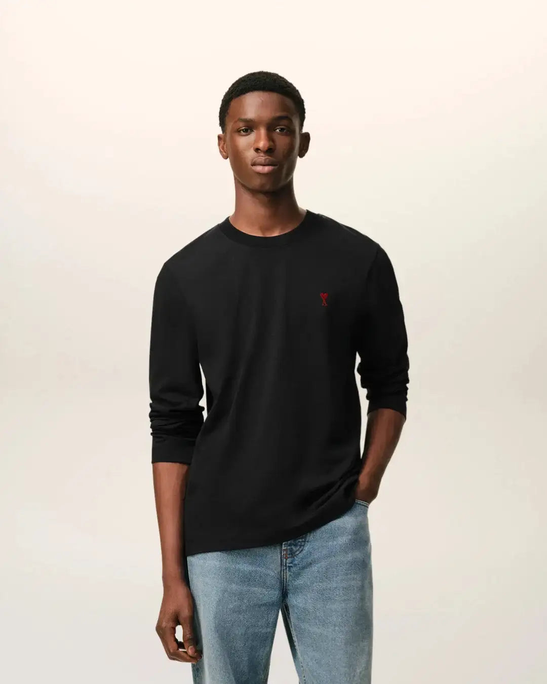 Camiseta Ami Paris Longlseeves with Red Ami de Coeur BFUTS235 724 001 BLACK AMI PARIS