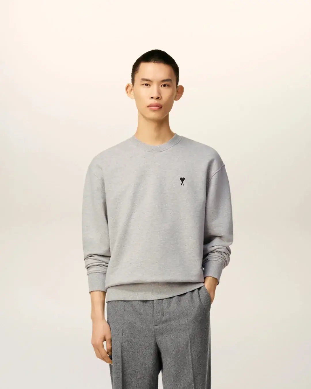 Sudadera Ami Paris with Contrasted Ami de Coeur HSW763 730 0951 HEATHER ASH GREY AMI PARIS