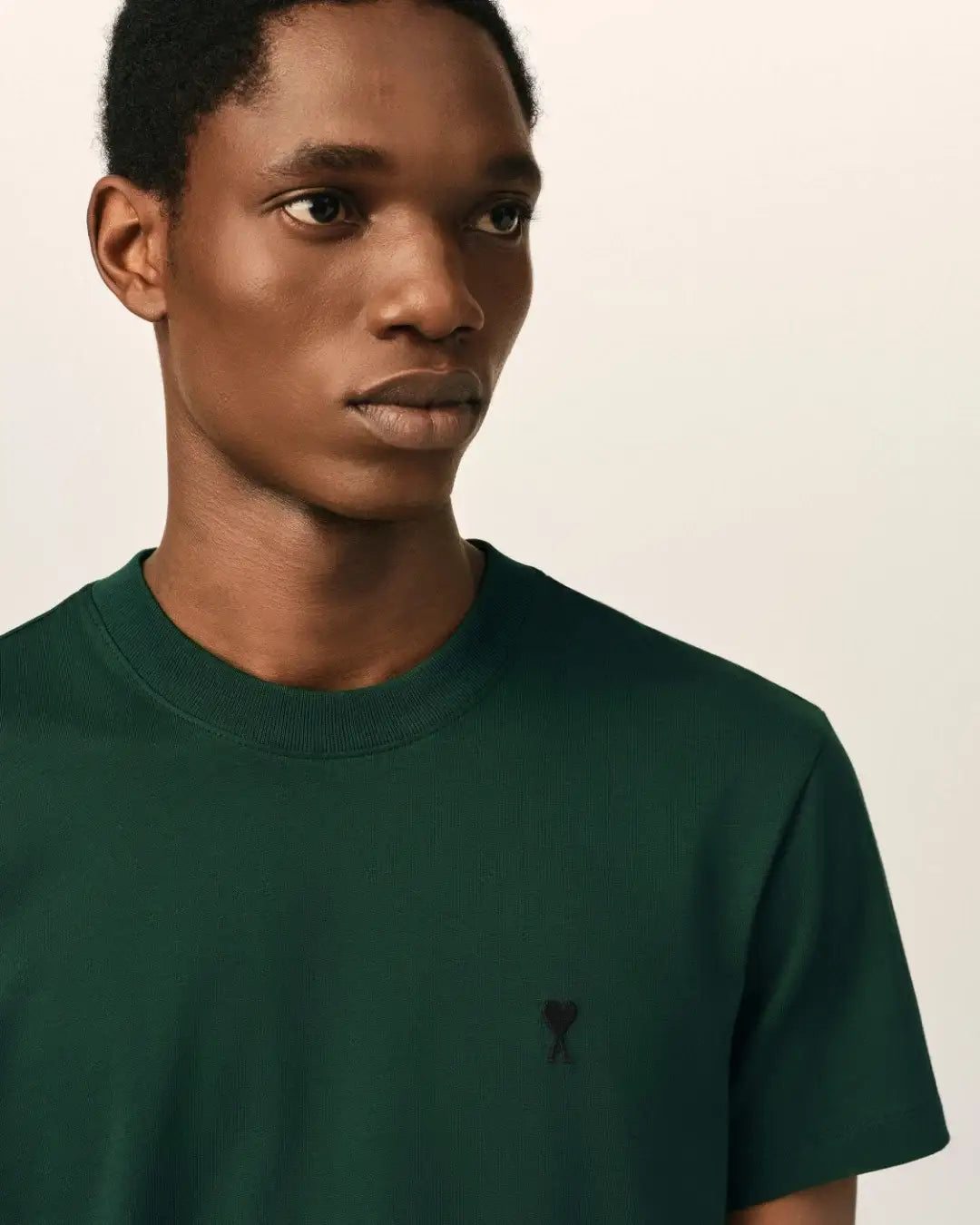 Camiseta Ami Paris with Contrasted Ami de Coeur HTS346 724 A258 BOTTLE GREEN/BLACK AMI PARIS