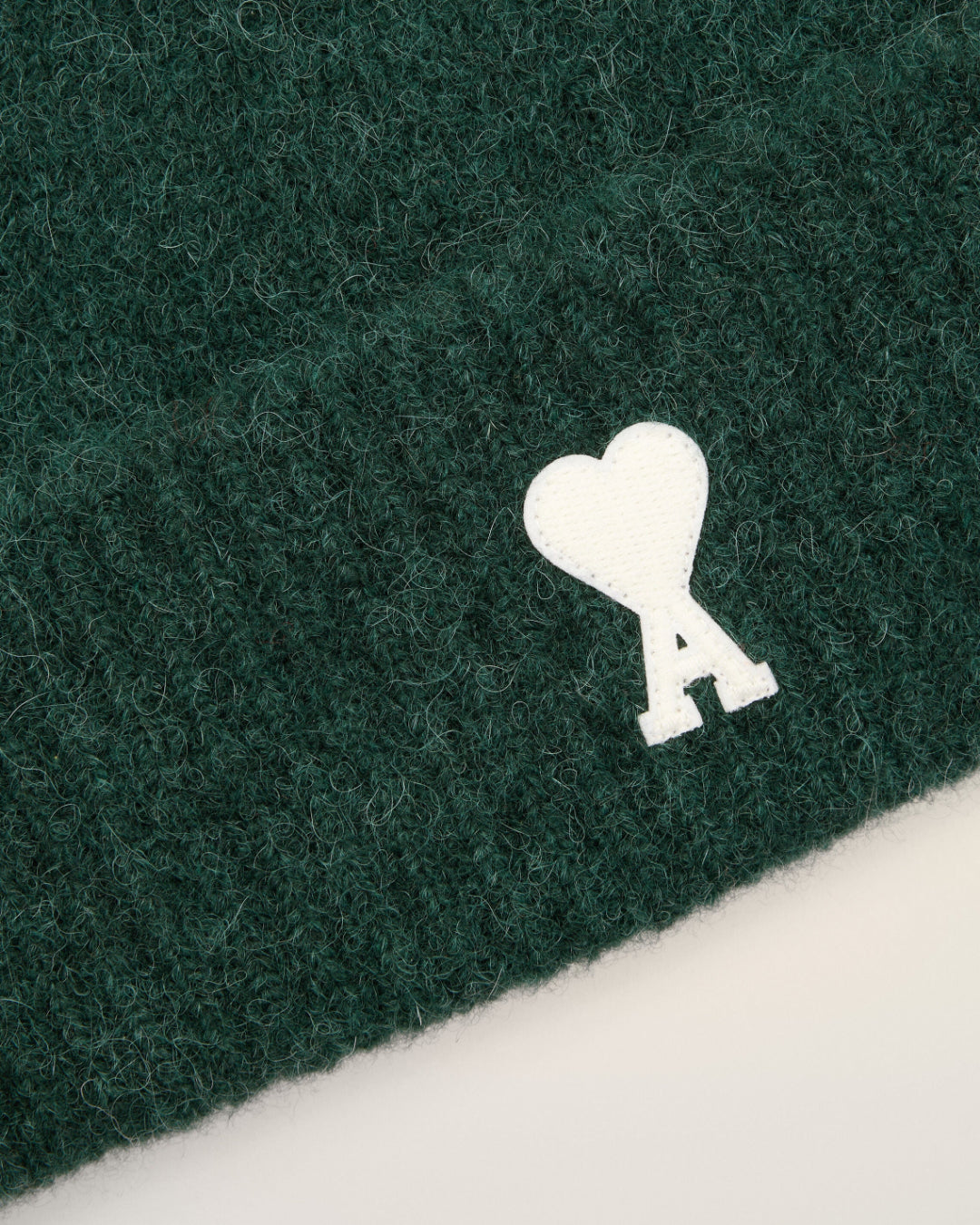 Gorro Ami Paris Quota Beanie with Ami de Coeur UBO005 KN0135 A279 AMI PARIS