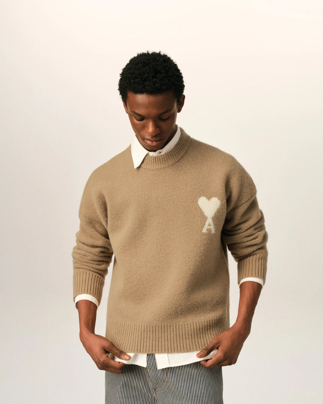 Jersey Ami Paris Quota Crewneck Sweater with Ami de Coeur UKS836 KN0135 A278 BEIGE MASTIC/OFF WHITE AMI PARIS