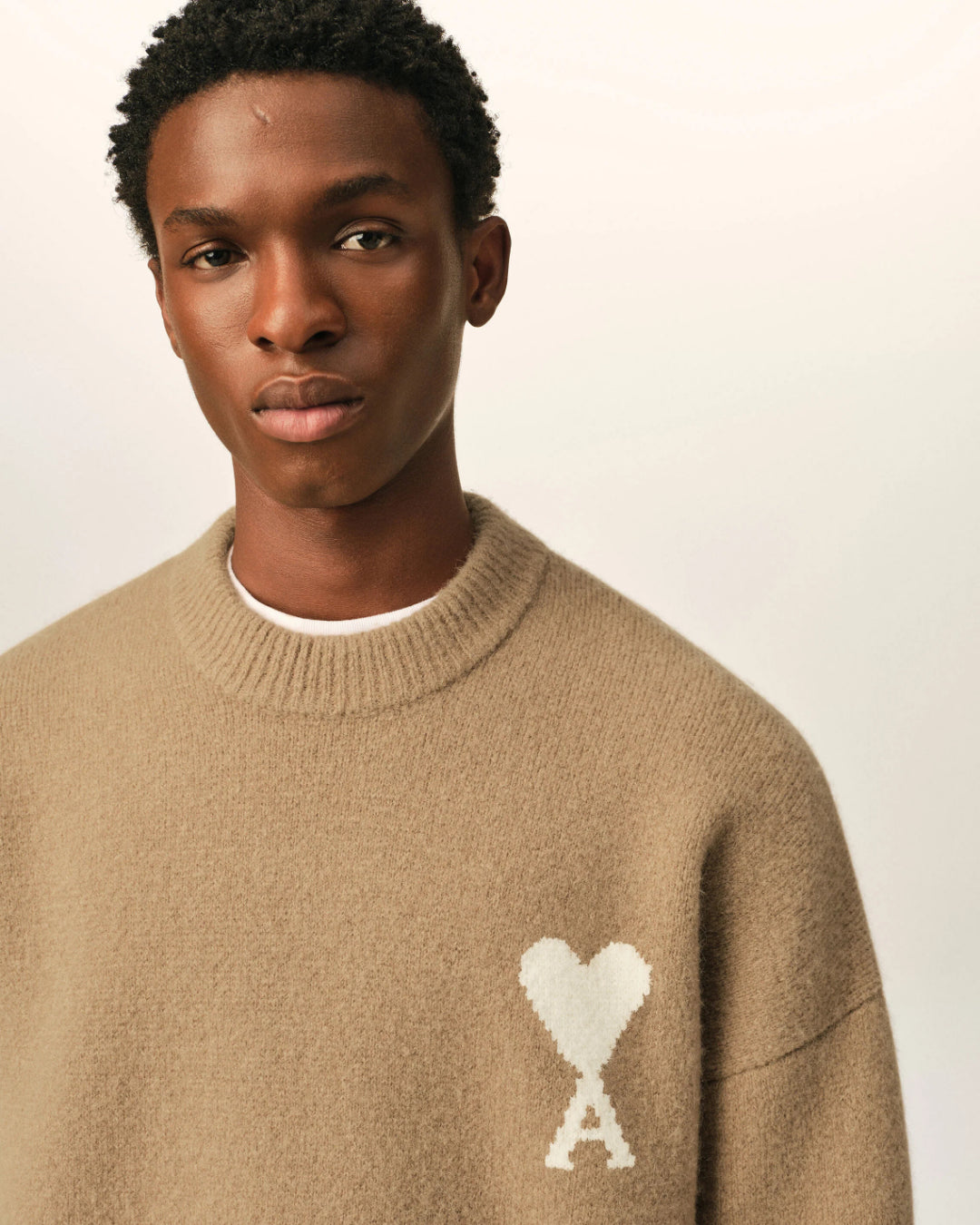 Jersey Ami Paris Quota Crewneck Sweater with Ami de Coeur UKS836 KN0135 A278 BEIGE MASTIC/OFF WHITE AMI PARIS