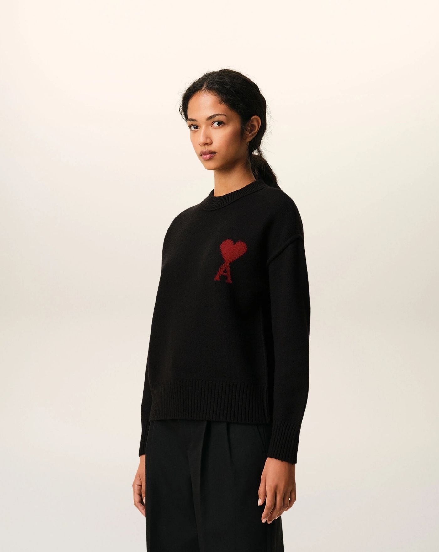 Jersey Ami Paris de lana negra UKS838 018 009 BLACK/RED AMI PARIS