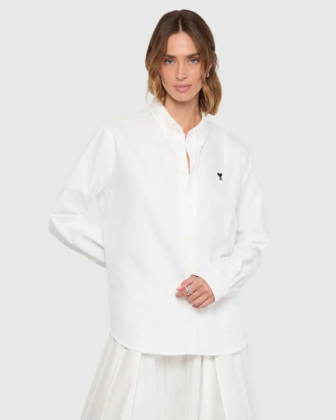 Camisa Ami Paris Quota Contrasted Ami de Coeur Button Down Collar Classic Fit USH878 CO0031 168 NATURAL WHITE AMI PARIS