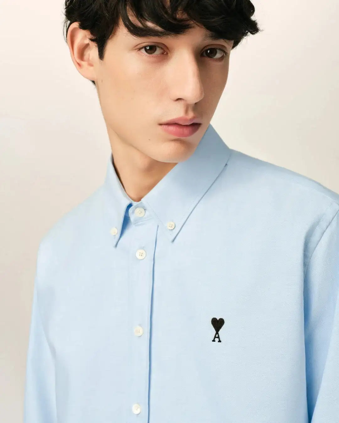 Camisa Ami Paris Quota Contrasted Ami de Coeur Button Down Collar Classic Fit USH878 CO0031 450 SKY BLUE AMI PARIS