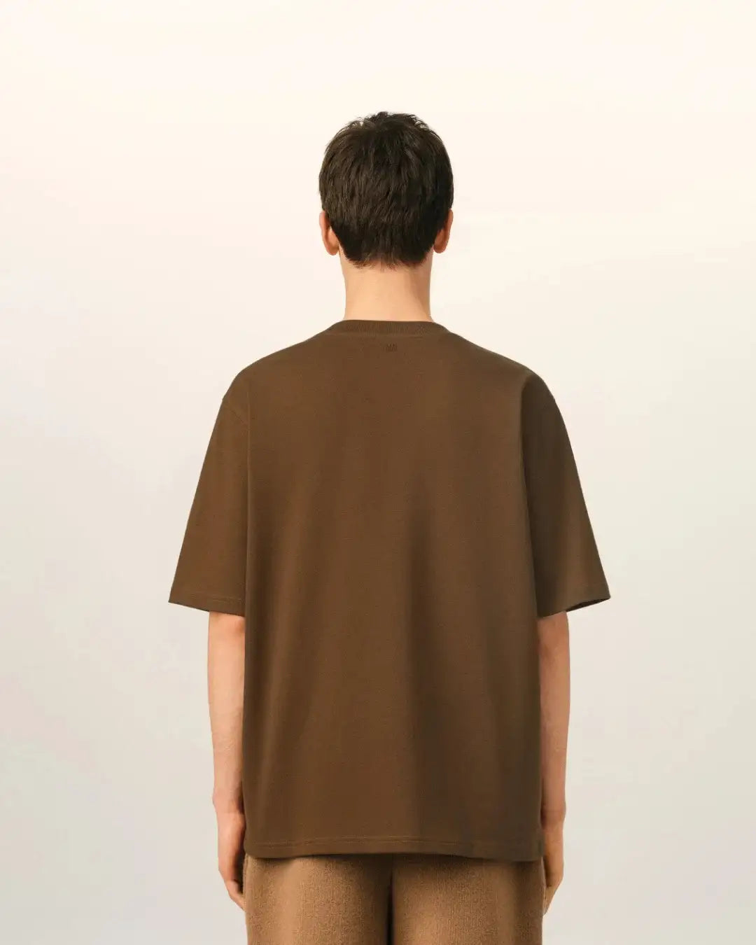 Camiseta Ami Paris with Tonal Embossed Big Ami de Coeur UTS357 726 2221 CHOCOLATE AMI PARIS
