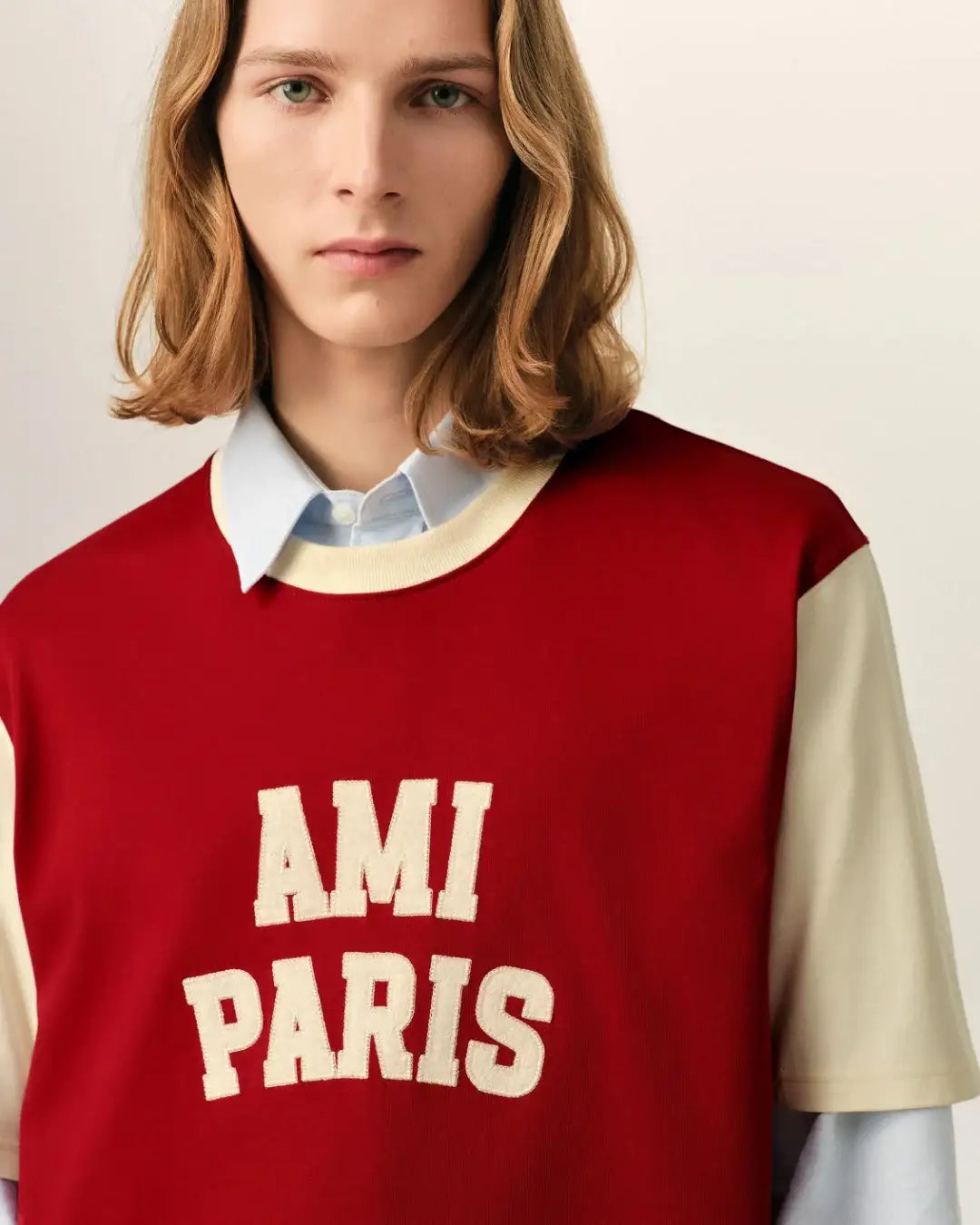 Camiseta Ami Paris Felt Embroidery<BR/> UTS418 JE0272 A202 RUBY RED/IVORY AMI PARIS