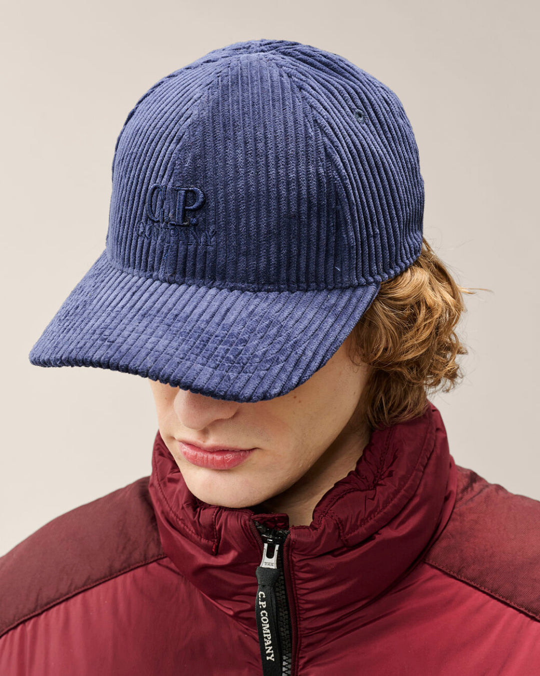 Gorra C.P. Company 350 Stripes Corduroy Baseball Cap 21CMAC245A110472A 880 C.P. COMPANY