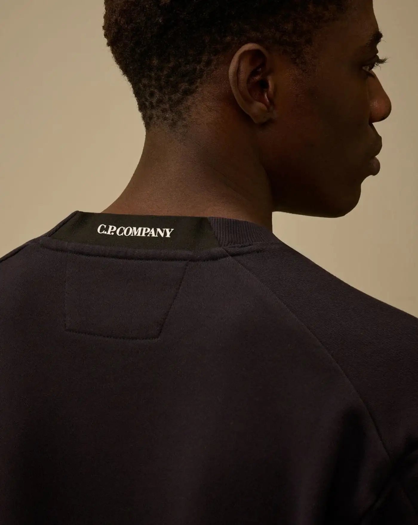Sudadera C.P. Company Diagonal Raised Fleece Crewneck Lens RCCMSS713A005086W 888 C.P. COMPANY