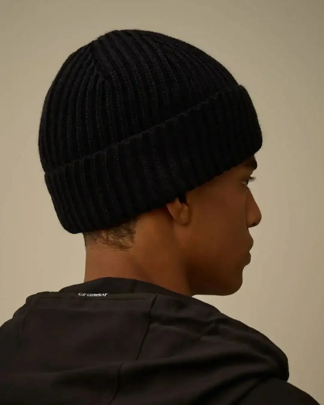Gorro C.P. Company Knit Cap in Extrafine Merino RFCMAC739A005509A 888 C.P. COMPANY