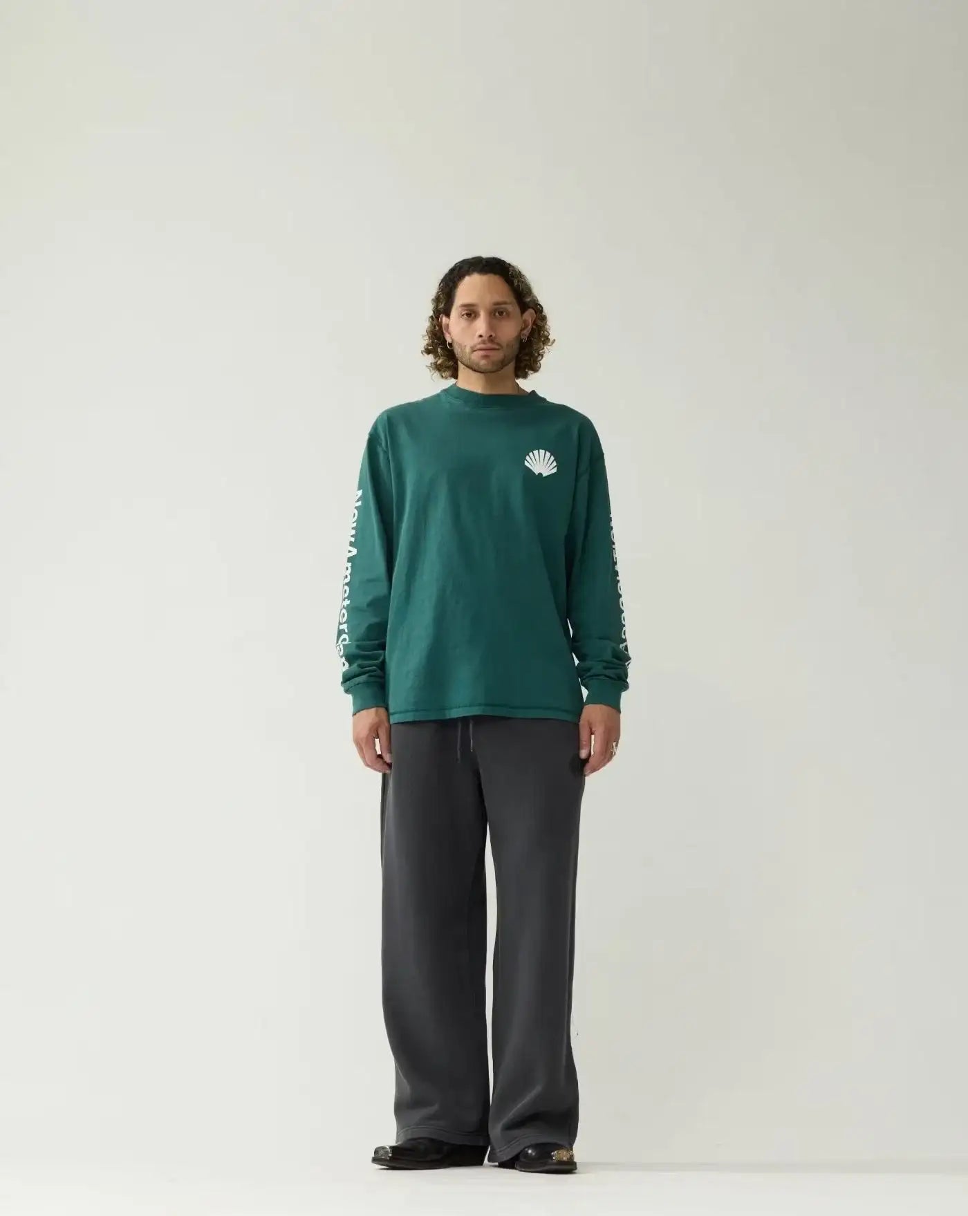 Camiseta New Amsterdam Logo Longsleeve 2602107001 BOTTLE GREEN/WHITE NEW AMSTERDAM