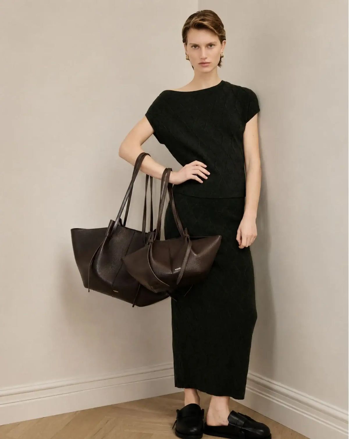 Bolso Yuzefi Mochi Espresso<BR/> YUZCO-HB-MO-L038 ESPRESSO YUZEFI