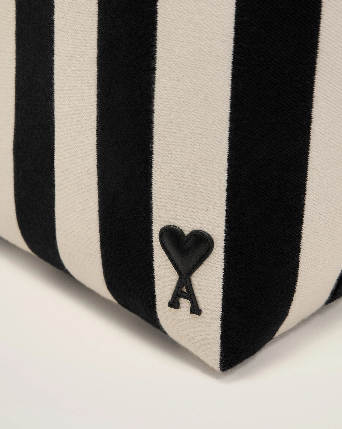 Bolso Ami Paris Ami de Coeur Shopping Bag ULL733AW0026 1360 AMI PARIS
