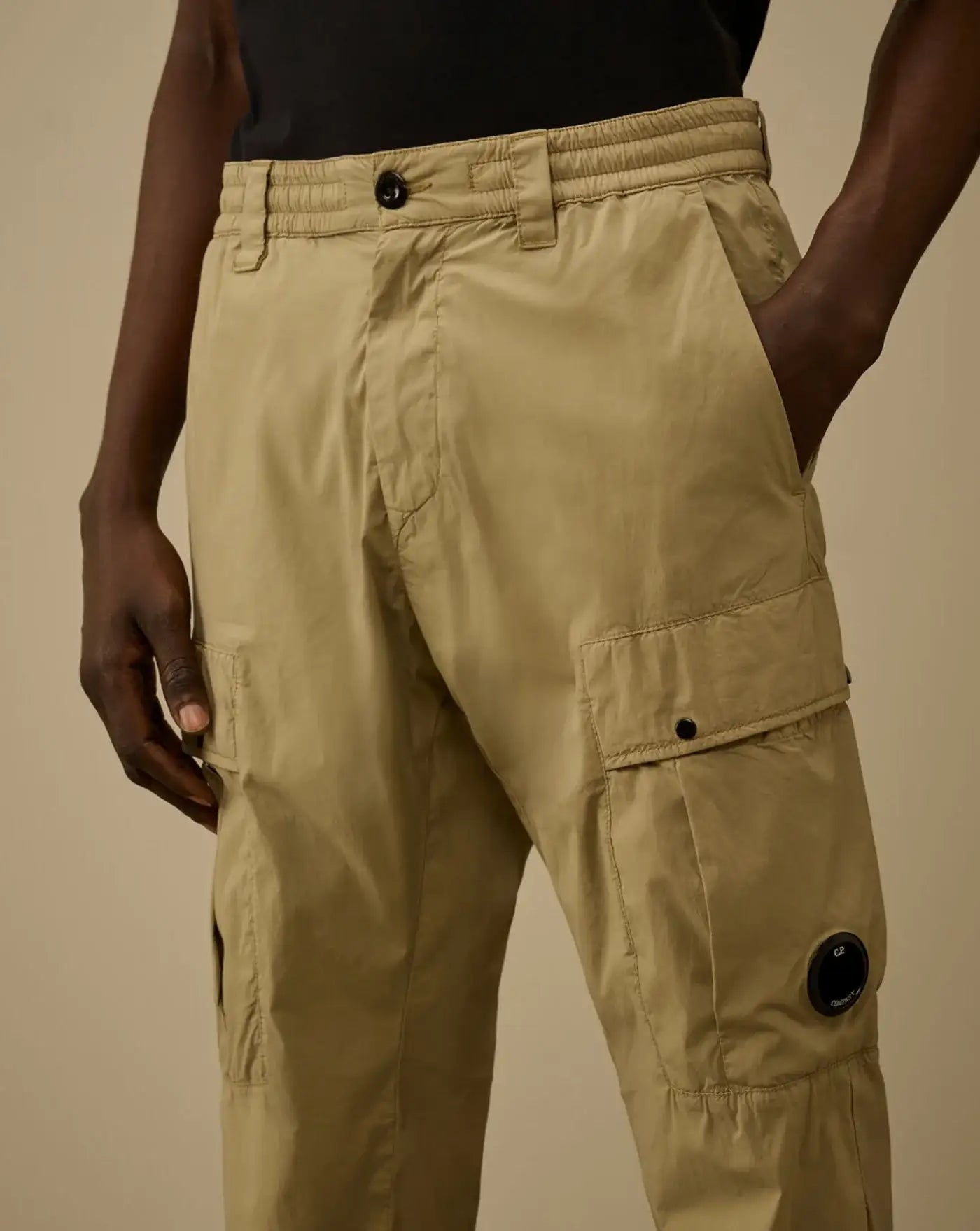 Pantalon C.P. Company 50 Fili Stretch Elasticated Lens Cargo Pants 20CMPA255A006439G 610 MOSS GRAY C.P. COMPANY