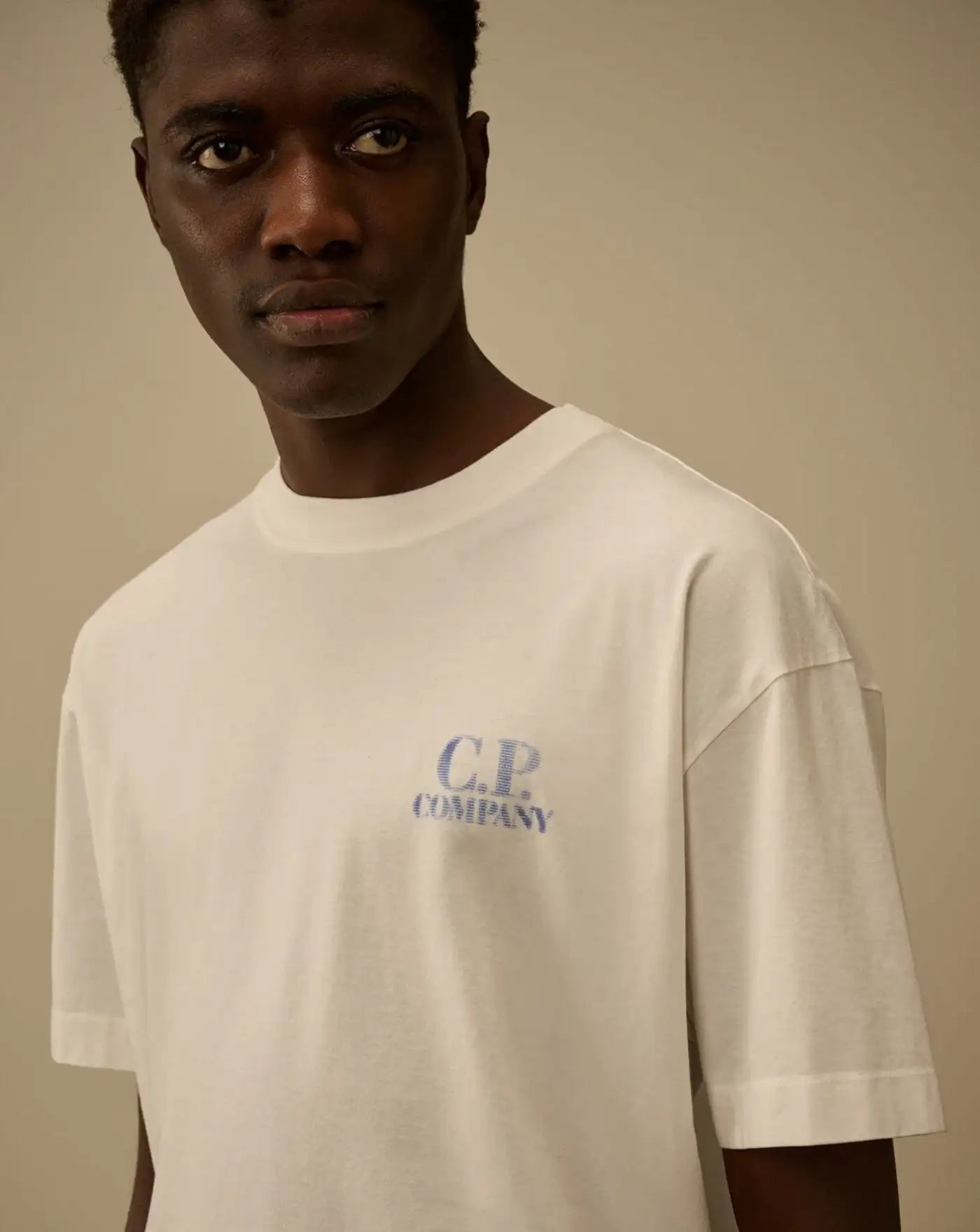 Camiseta C.P. Company 30/1 Jersey Comfort Logo 20CMTS143A110579W 103 GAUZE WHITE C.P. COMPANY