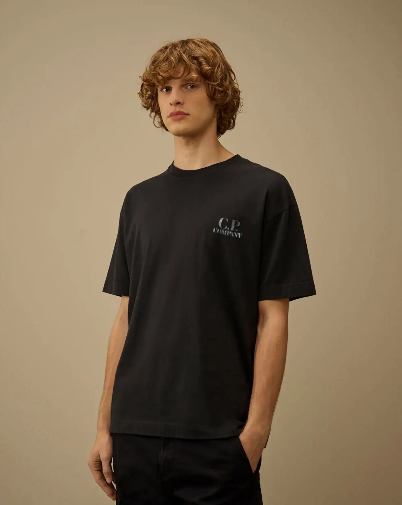 Camiseta C.P. Company 30/1 Jersey Comfort Logo 20CMTS143A110579W 888 TOTAL ECLIPSE C.P. COMPANY