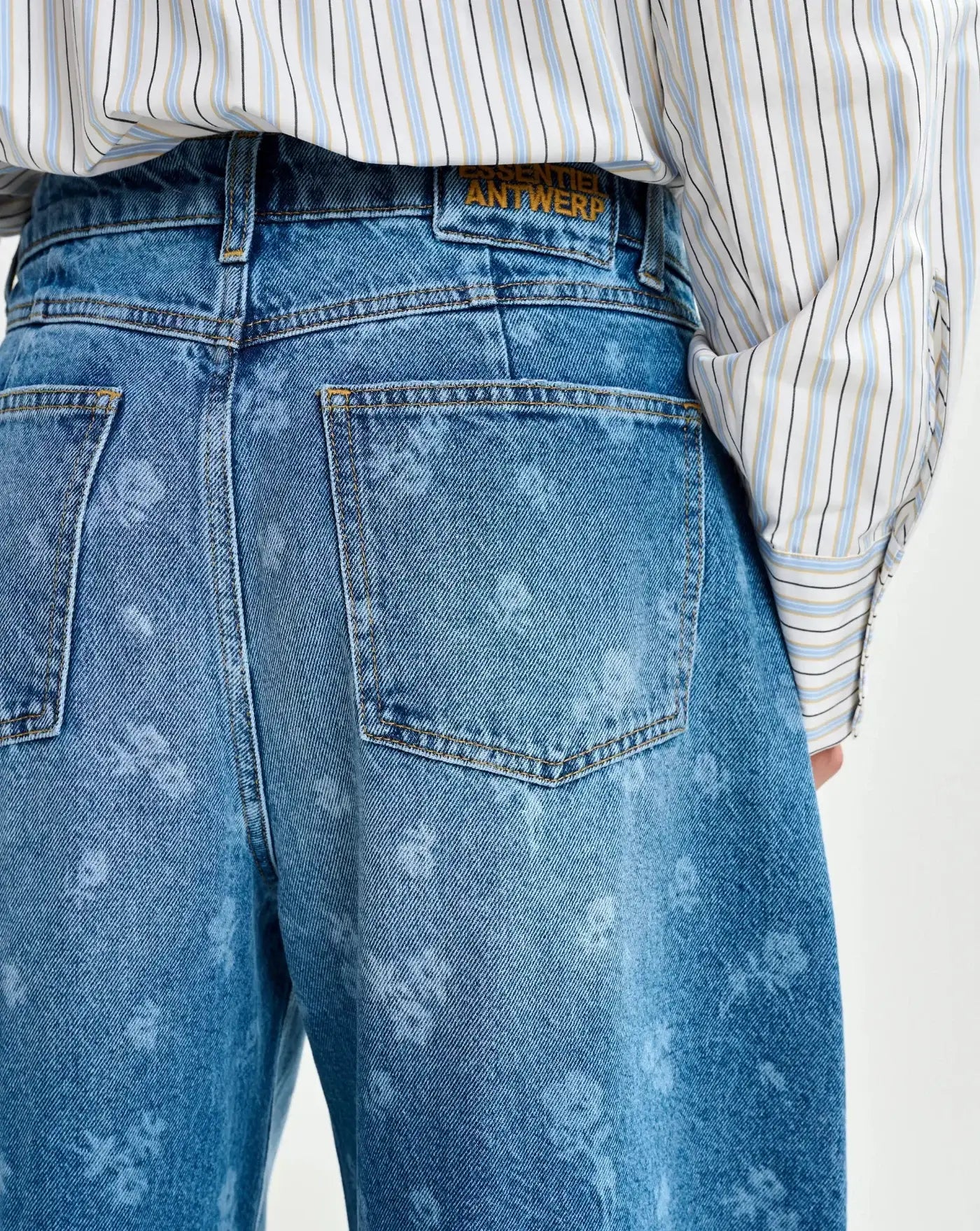 Denim Essentiel Antwerp Jo1 Barrel Leg Jeans JO1 QP28QUIET POOL ESSENTIEL ANTWERP