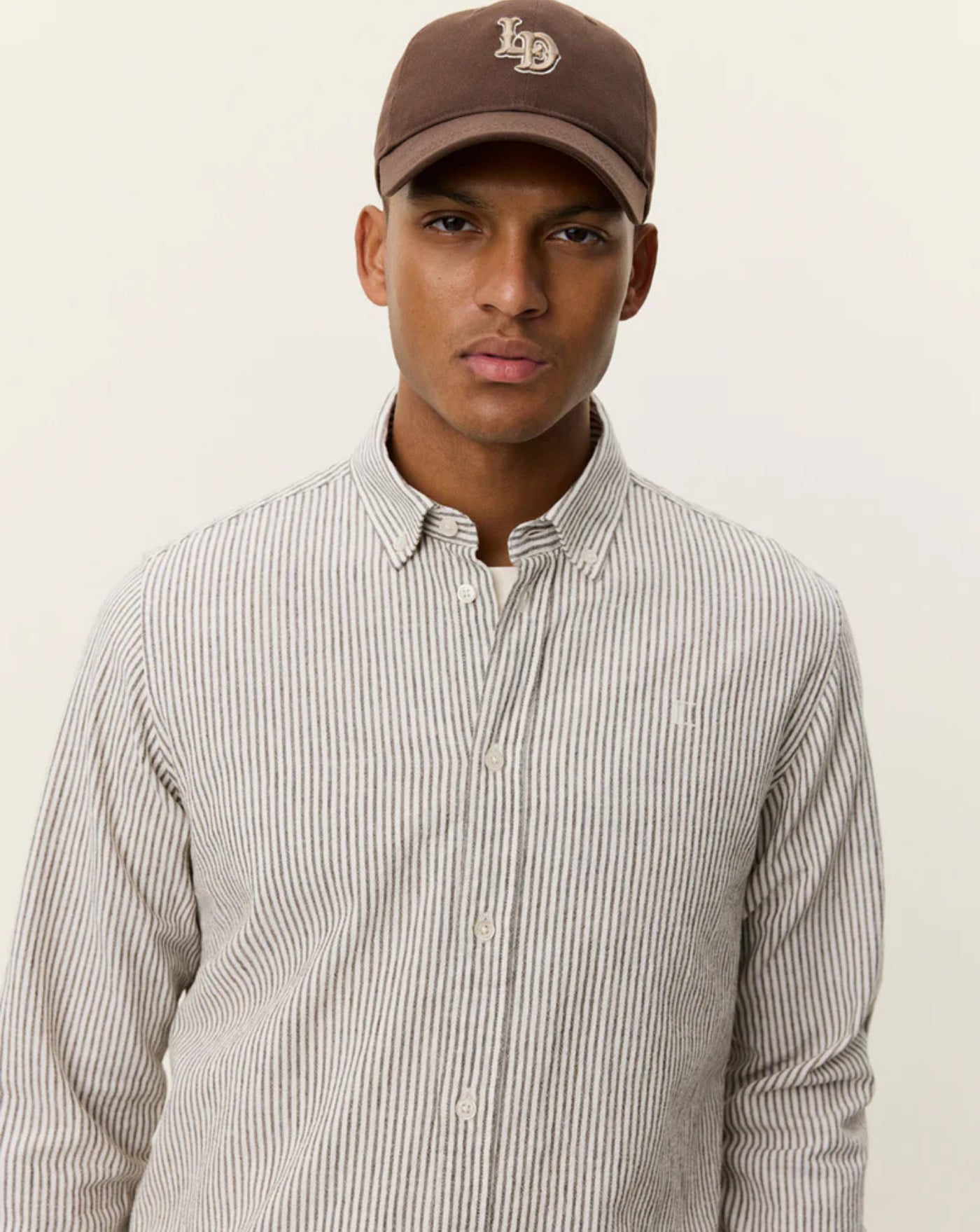 Camisa Les Deux Konrad Stripe 1001330 826TEAK BROWN LES DEUX