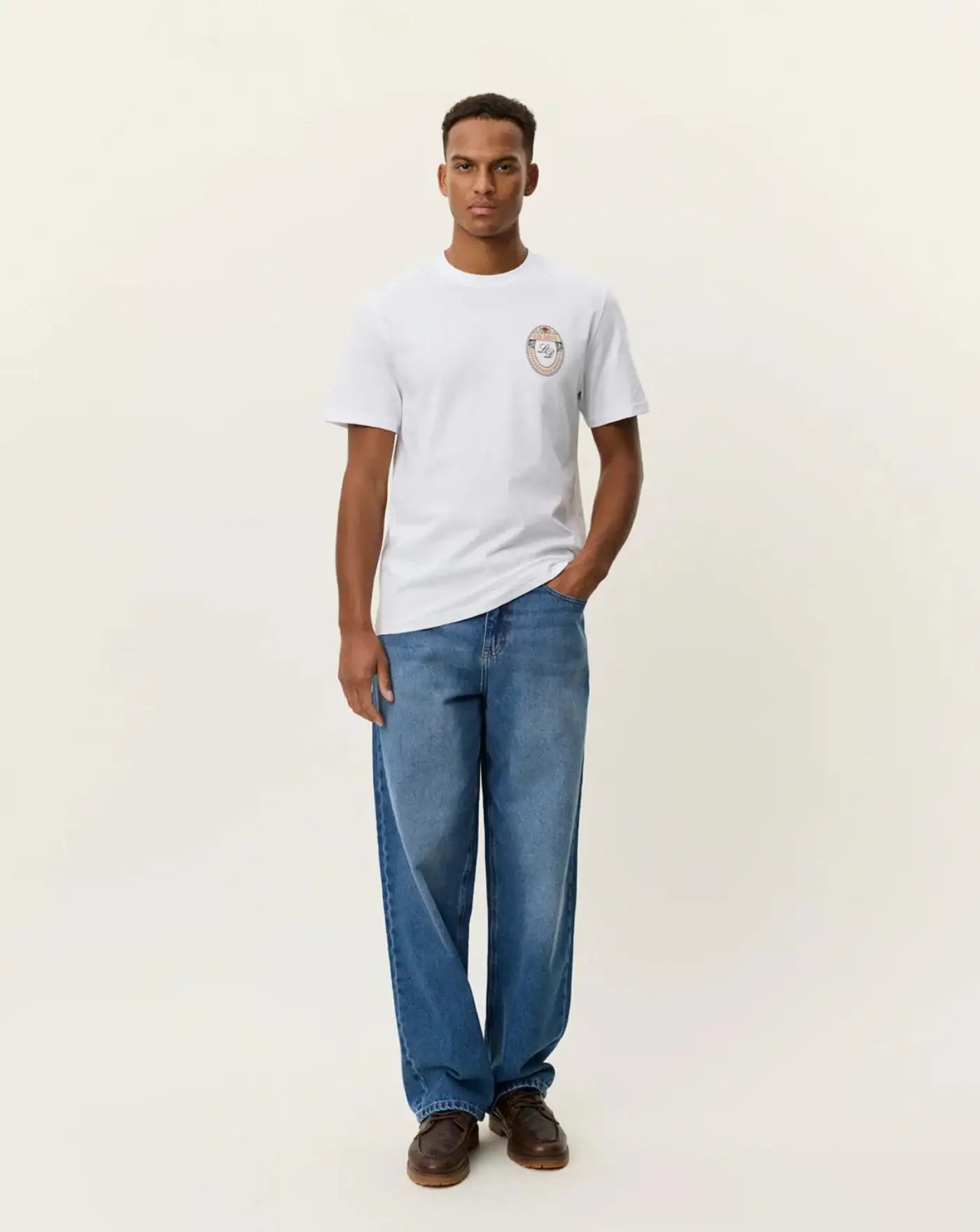 Camiseta Les Deux Brady Emblem 1001546 201WHITE LES DEUX