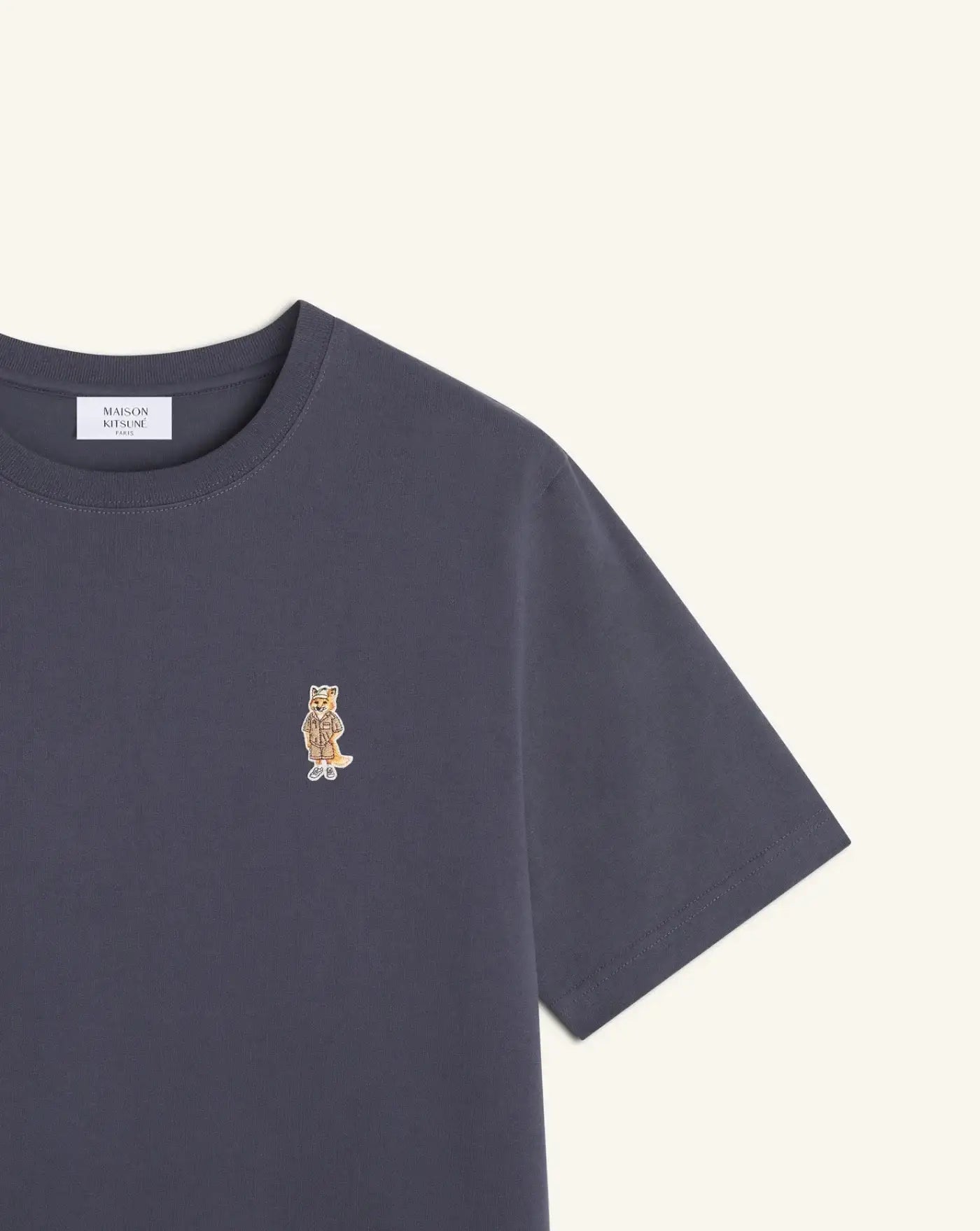 Camiseta Maison Kitsune Dressed Fox QM00101KJ7025 0422 MAISON KITSUNE
