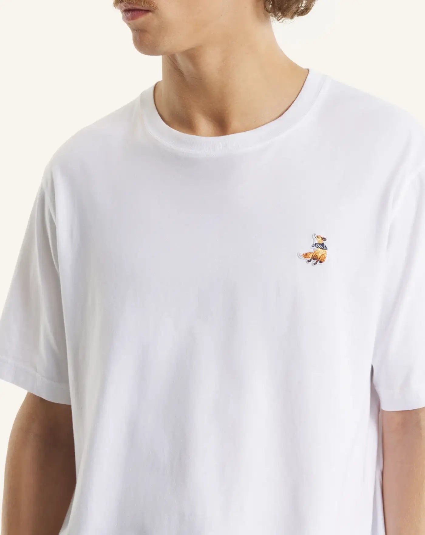 Camiseta Maison Kitsune Dreaming Fox QM00102KJ7026 P100 MAISON KITSUNE