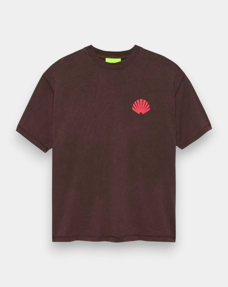 Camiseta New Amsterdam Logo Tee 2601064001 WALNUT/DEEP RED NEW AMSTERDAM
