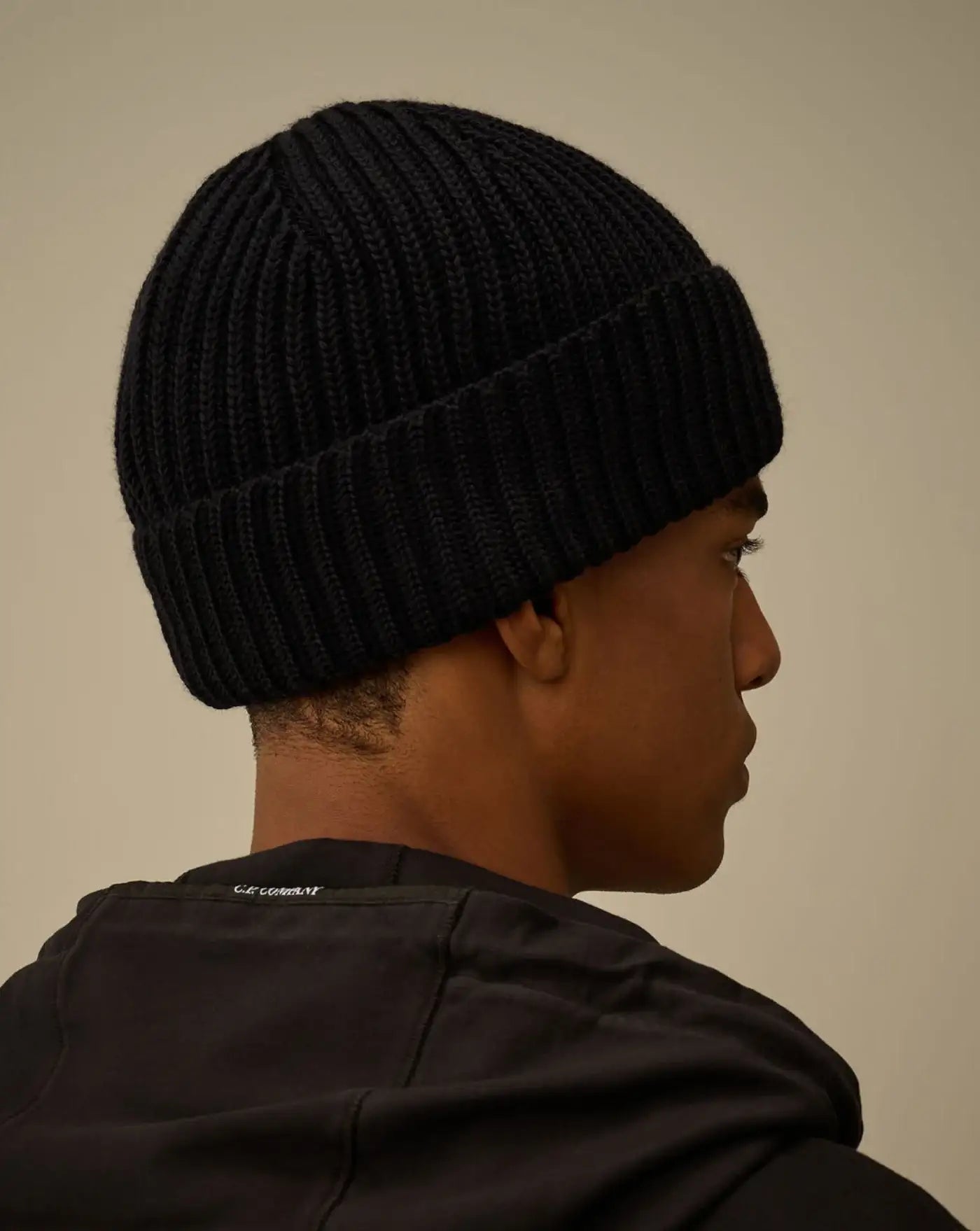Gorro C.P. Company Knit Cap in Extrafine Merino RFCMAC739A005509A 888 C.P. COMPANY