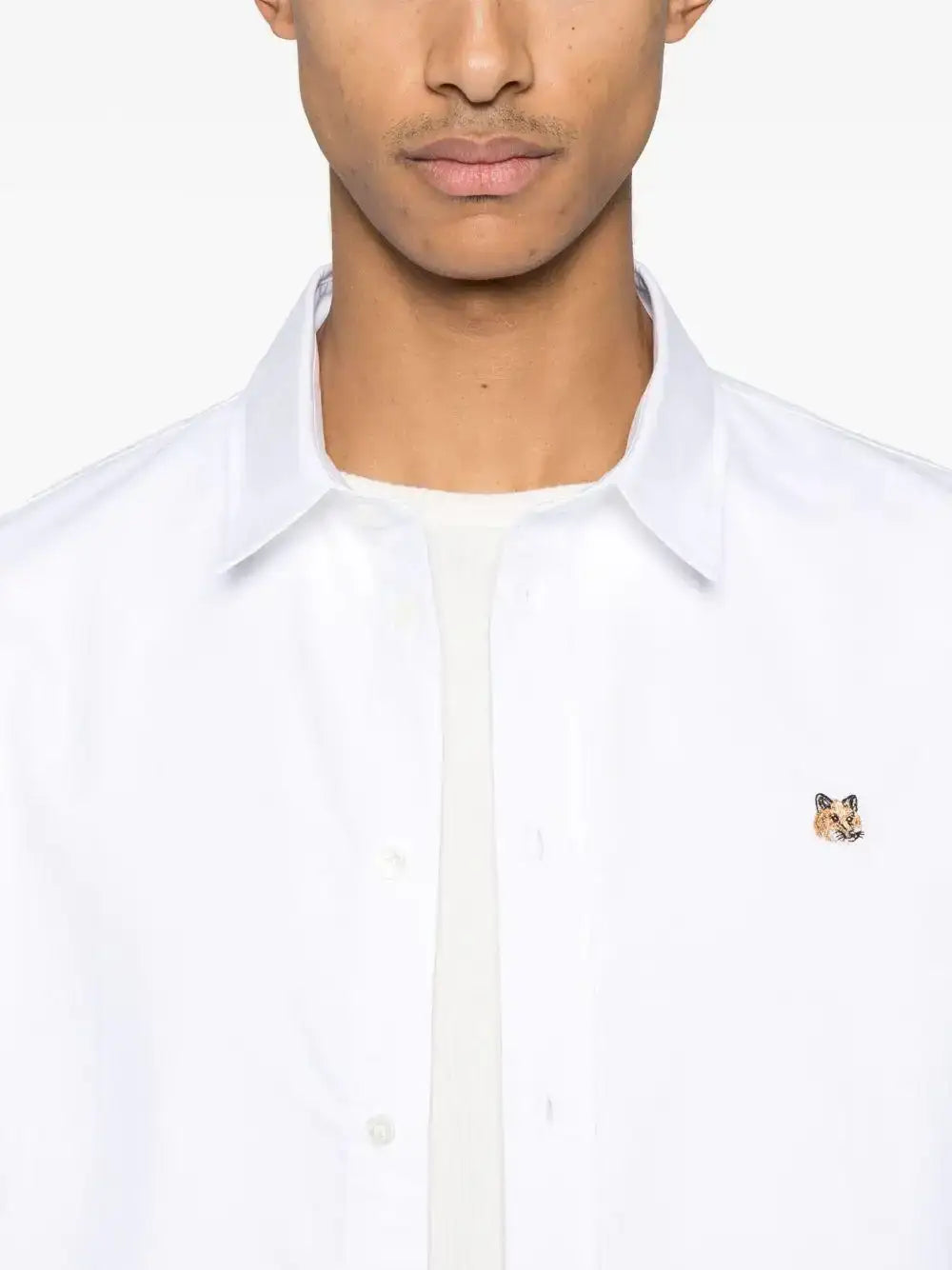 Camisa Maison Kitsuné Fox Head MM00408WC5012 P100 MAISON KITSUNE