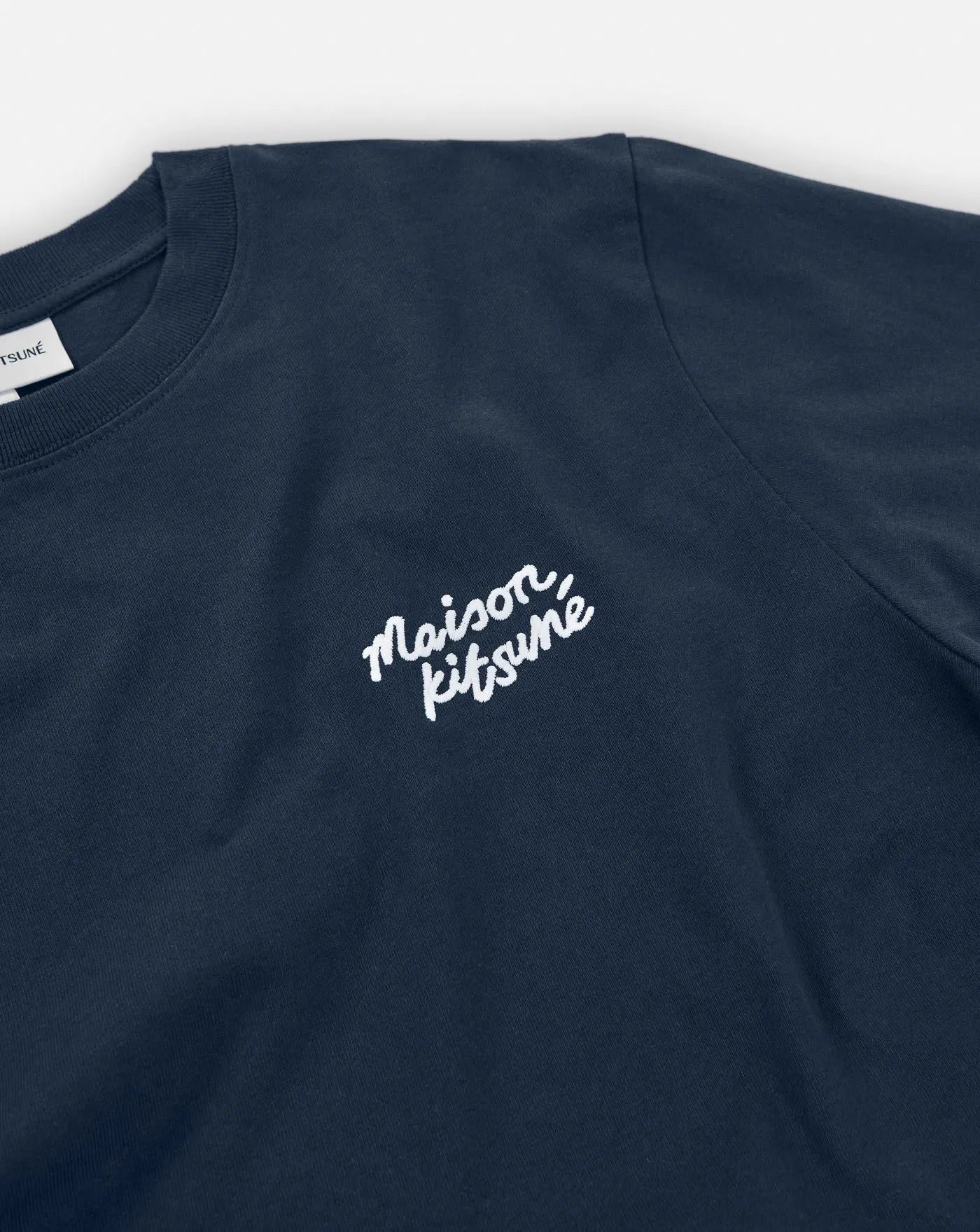 Camiseta Maison Kitsune Handwriting OM00123KJ0119 P476 MAISON KITSUNE