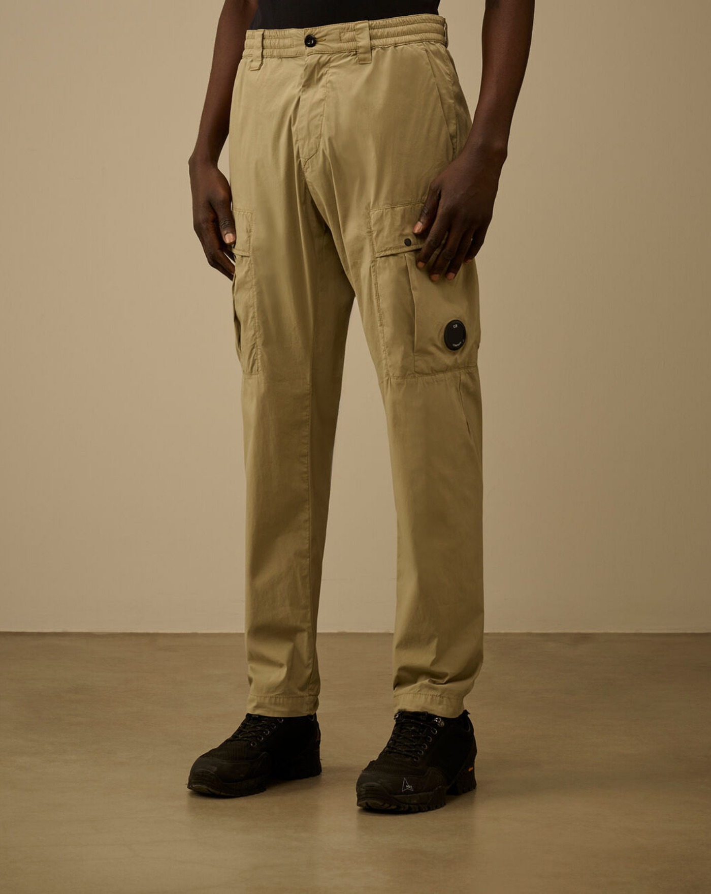 Pantalon C.P. Company 50 Fili Stretch Elasticated Lens Cargo Pants 20CMPA255A006439G 610 MOSS GRAY C.P. COMPANY