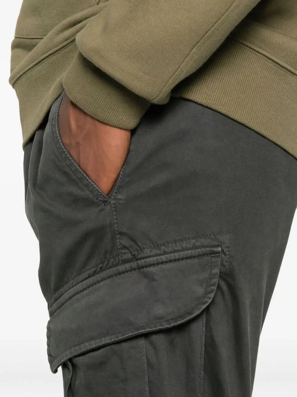 Pantalon C.P. Company Cargo Pant in Stretch Satin 19CMPA731A005529G 978 C.P. COMPANY