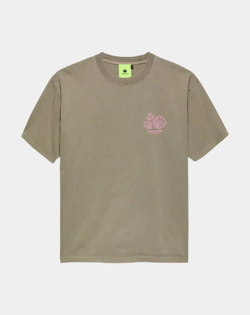 Camiseta New Amsterdam Lost Surfer Tee 2502066001 TAUPE NEW AMSTERDAM