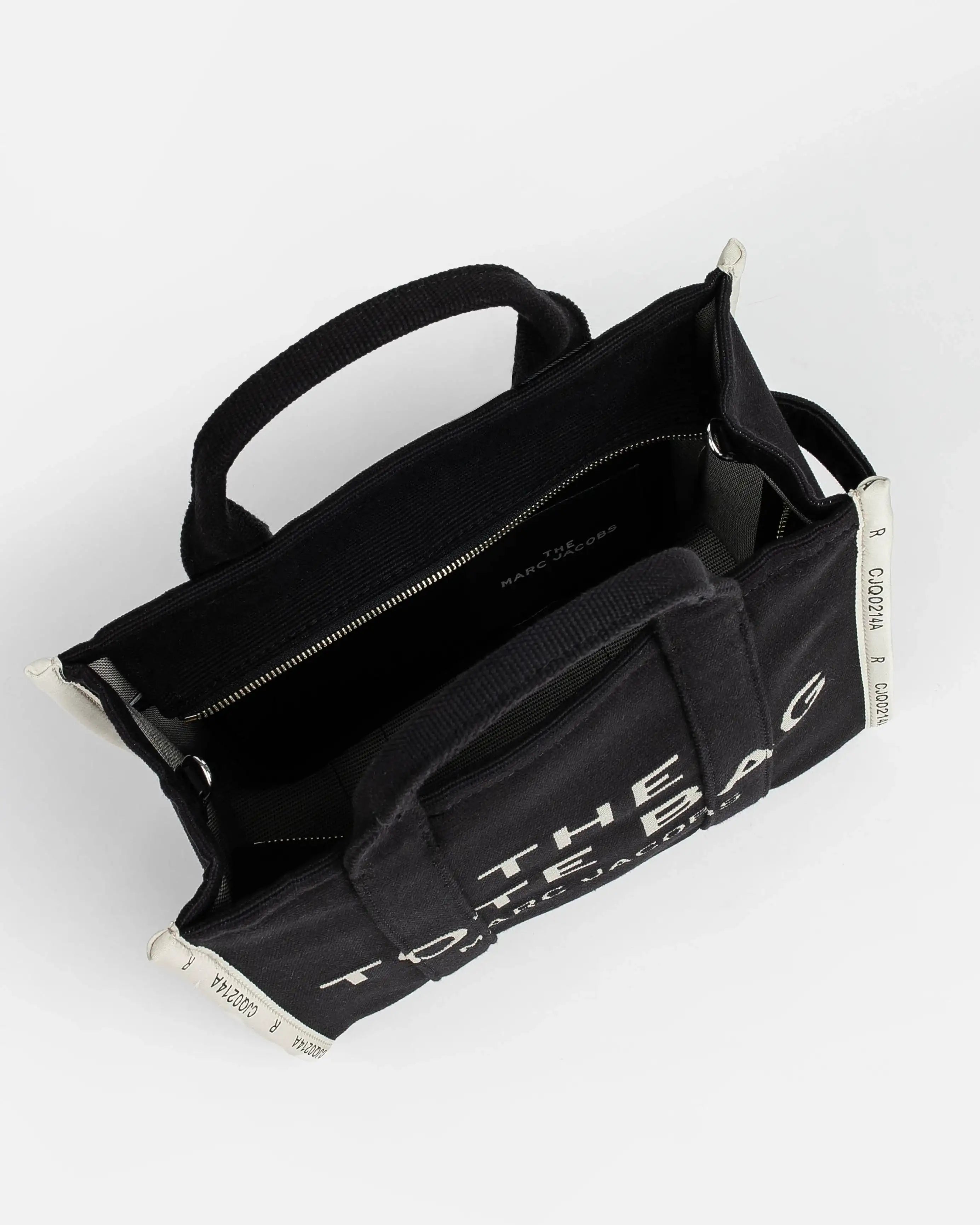 M0017027 001 MARC JACOBS