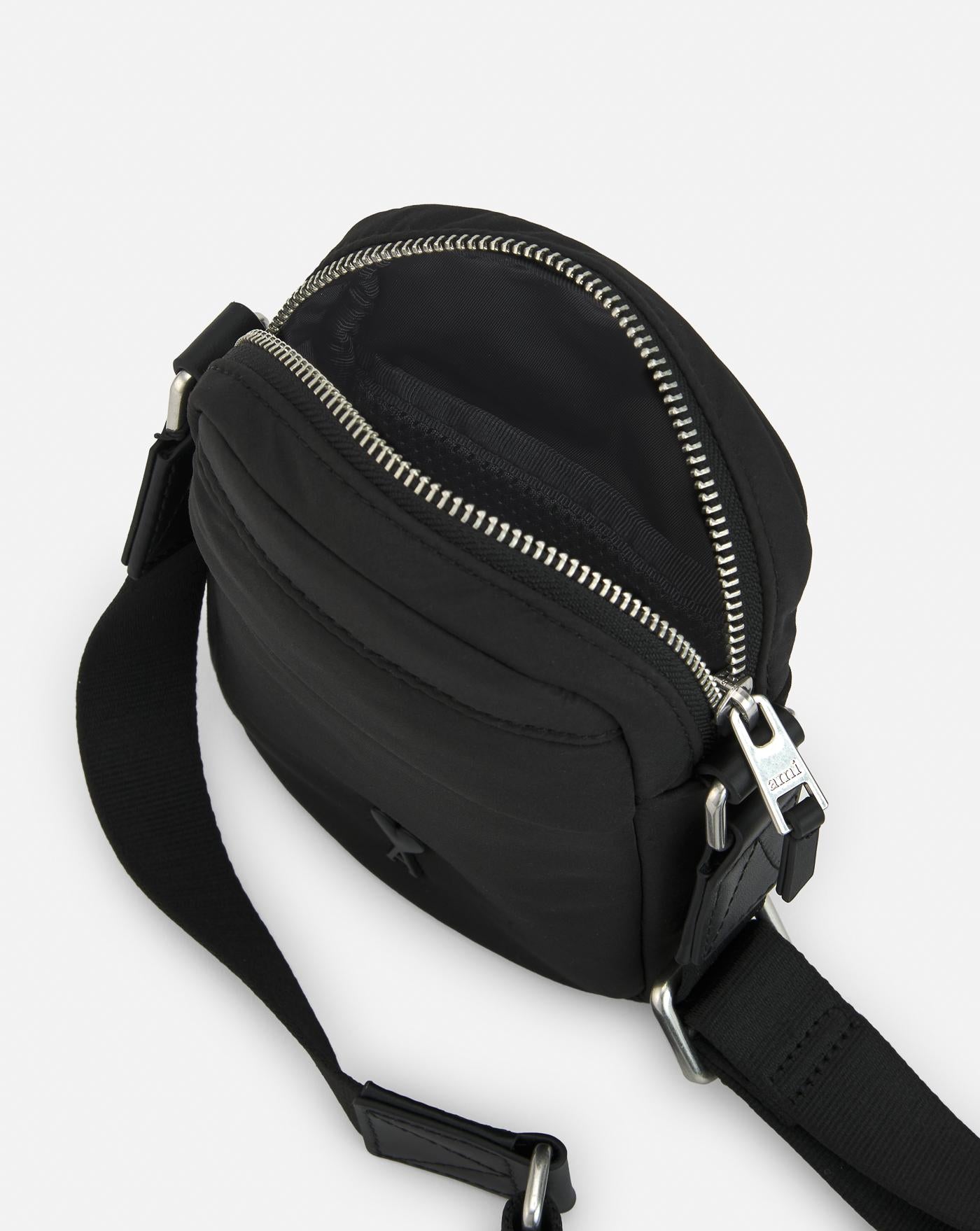 Mochila Ami Paris Small Across Adc ULL011 AW0021 001 AMI PARIS