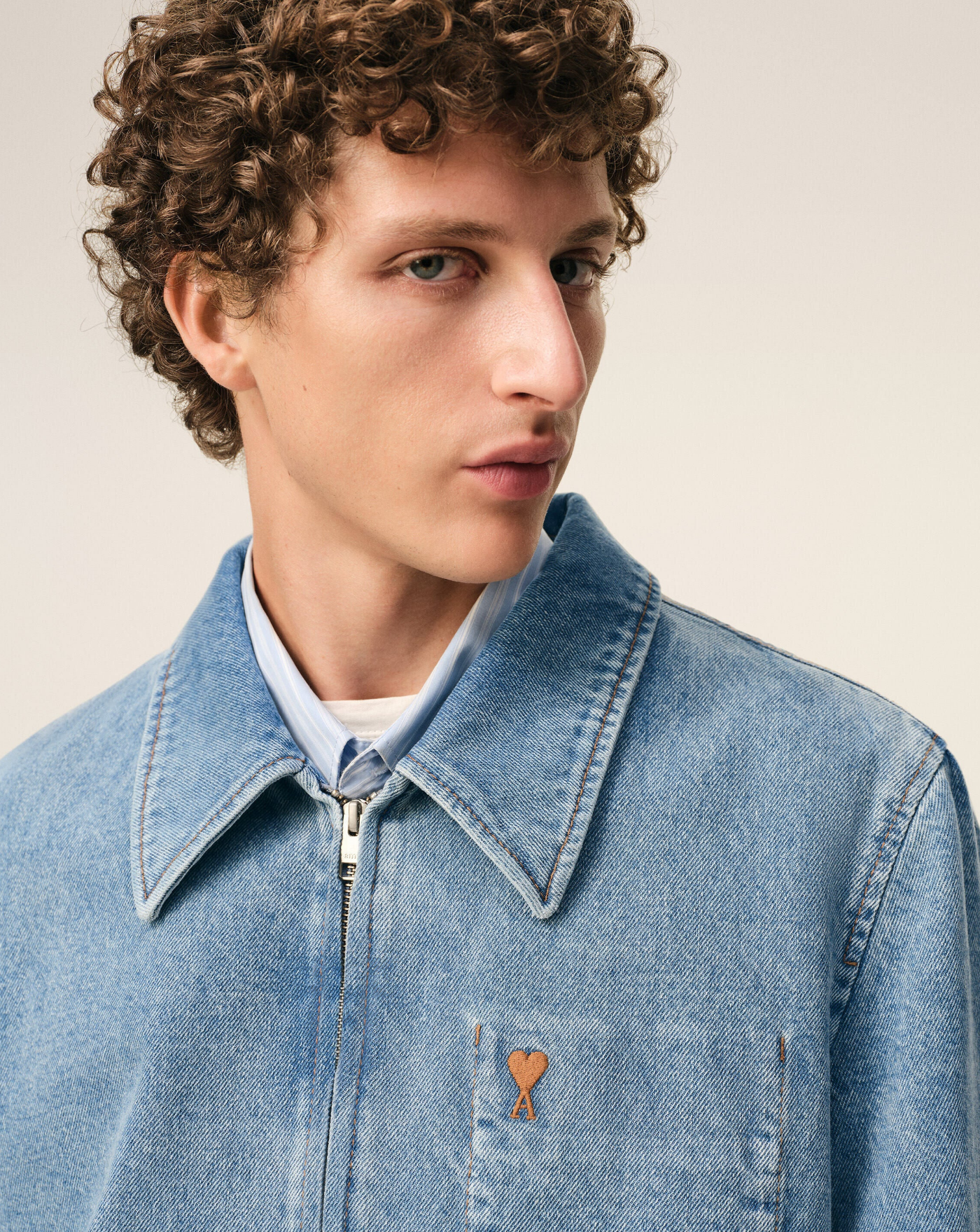 Chaqueta Ami Paris Contrasted Ami de Coeur ZIpped HJK835DE0046 480 AMI PARIS