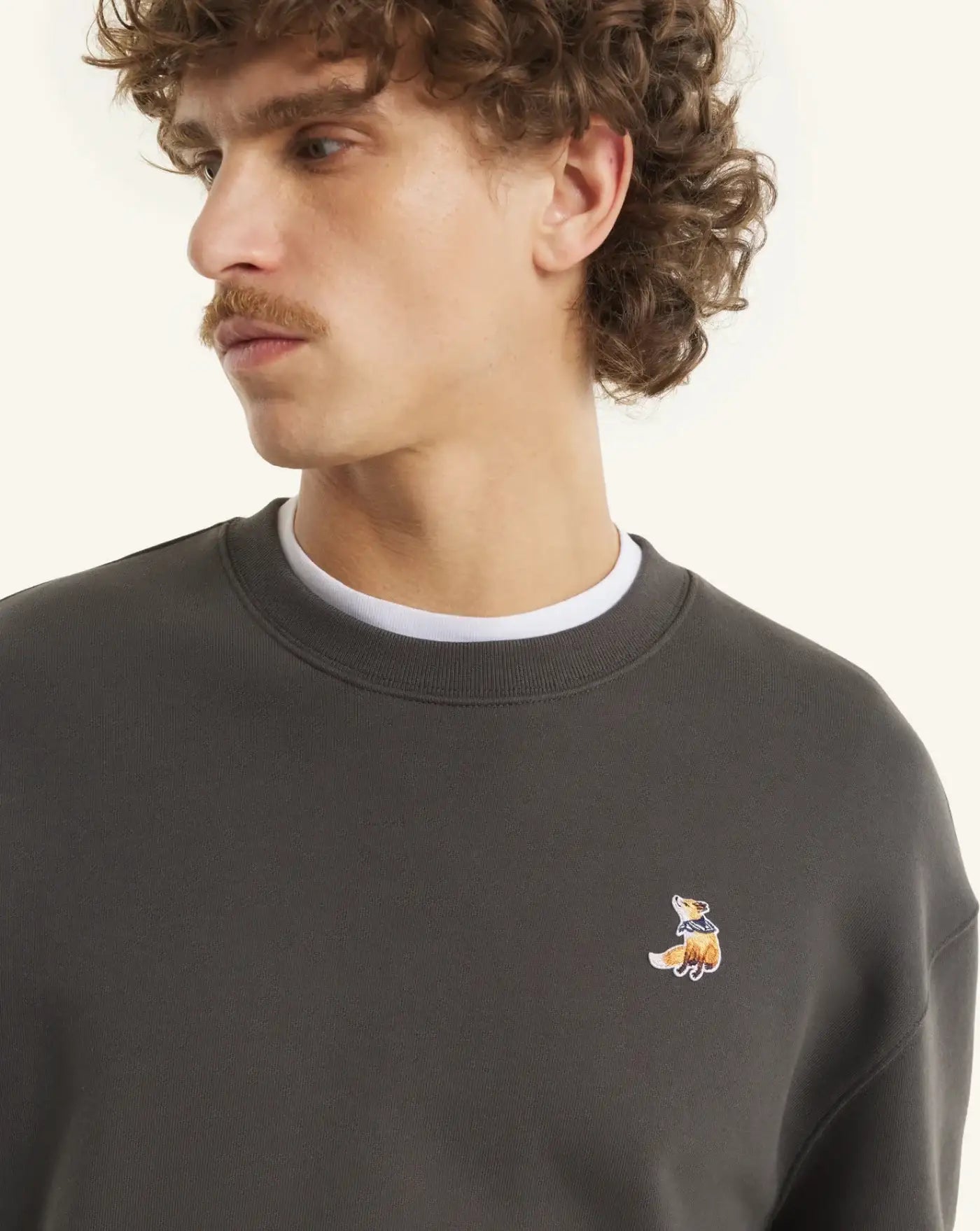 Sudadera Maison Kitsune Dreaming Fox Comfort QM00301KM0341 0453 MAISON KITSUNE