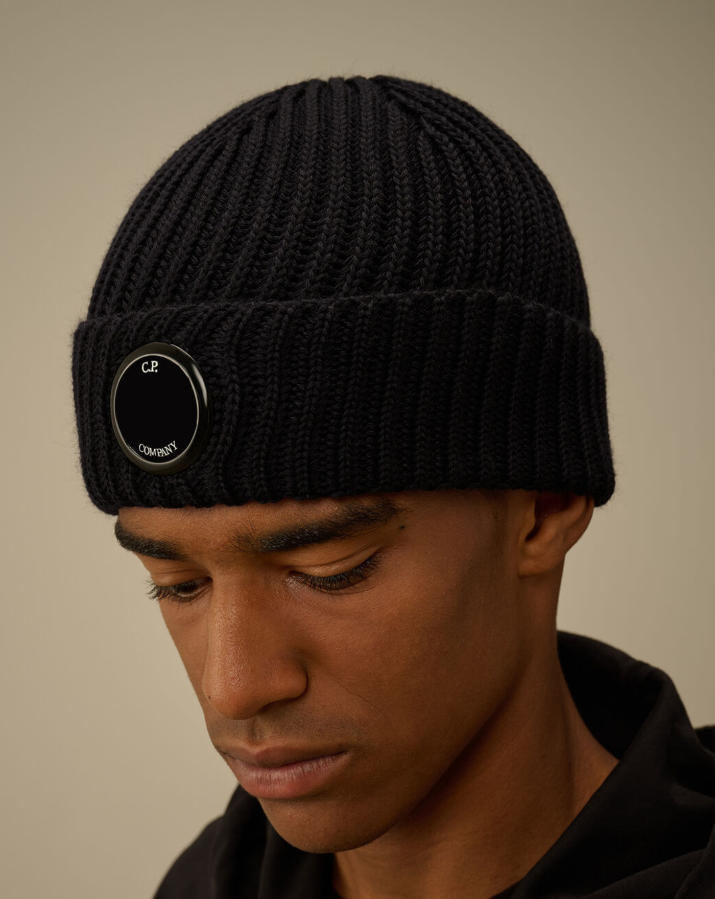 Gorro C.P. Company Knit Cap in Extrafine Merino RFCMAC739A005509A 888 C.P. COMPANY