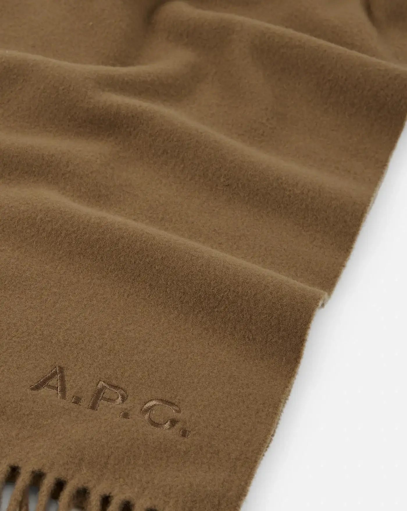 Bufanda A.P.C. Echarpe Alix Brodee WOAFEM15170 CAB-CAMEL A.P.C.
