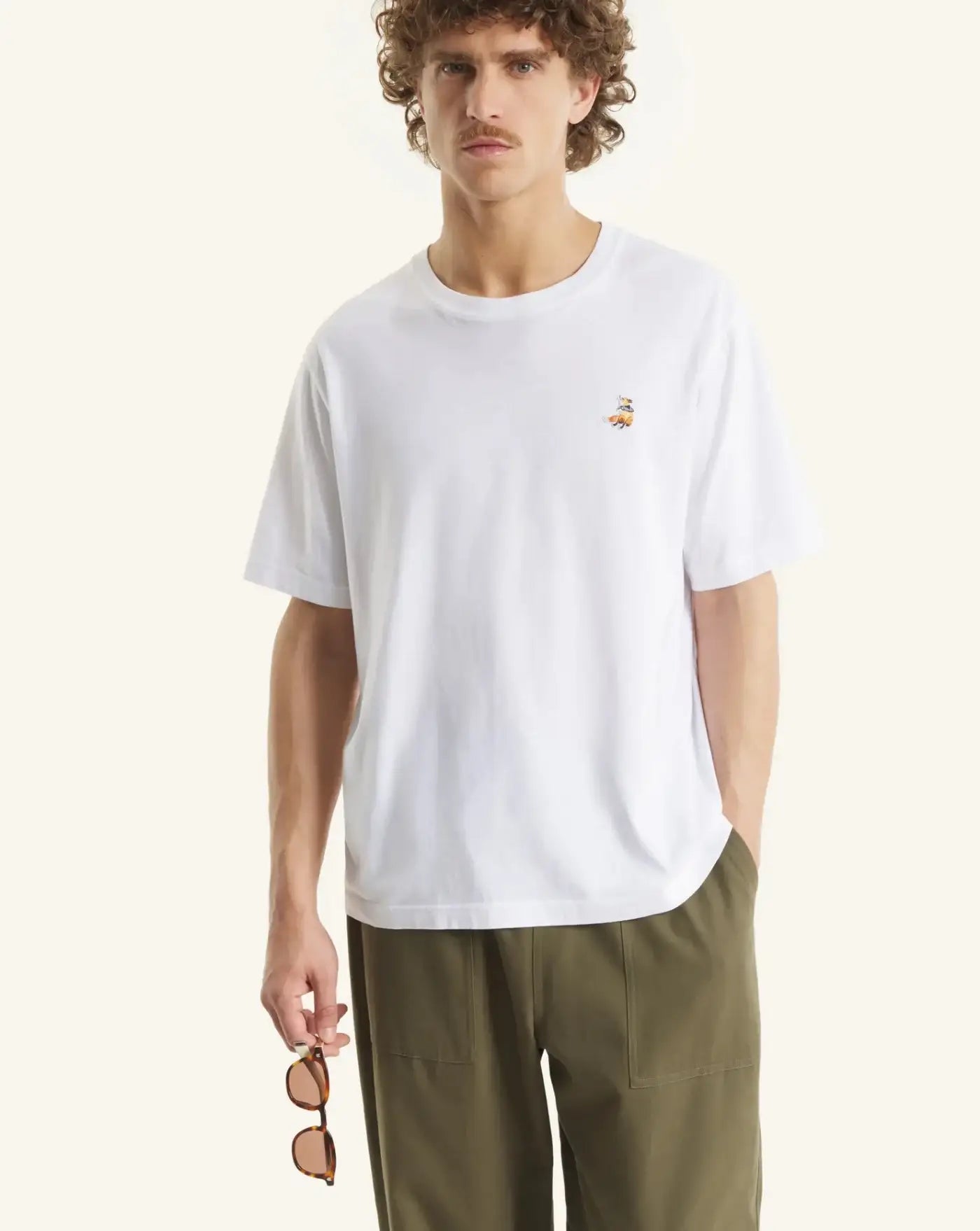 Camiseta Maison Kitsune Dreaming Fox QM00102KJ7026 P100 MAISON KITSUNE