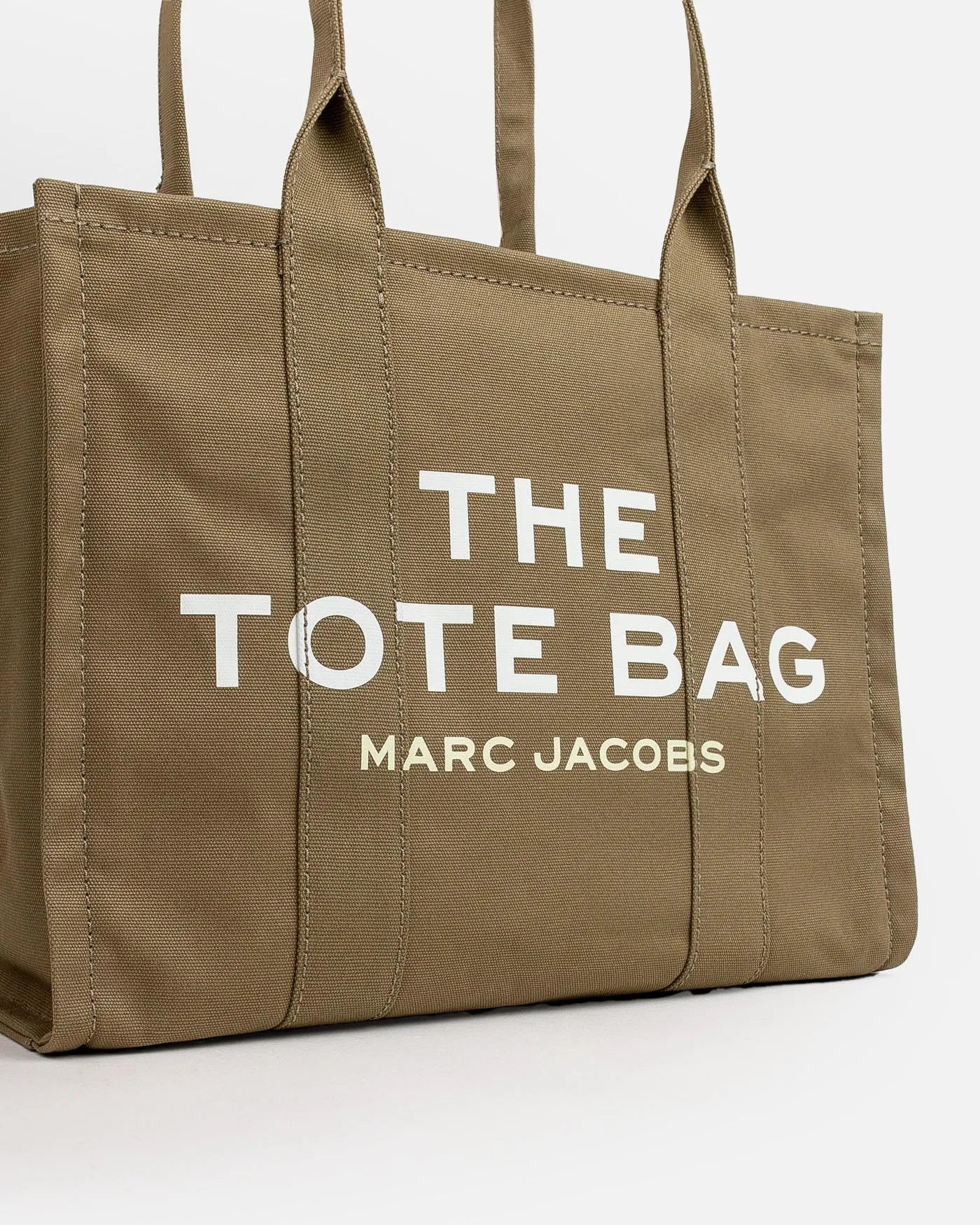 M0016156 372 MARC JACOBS