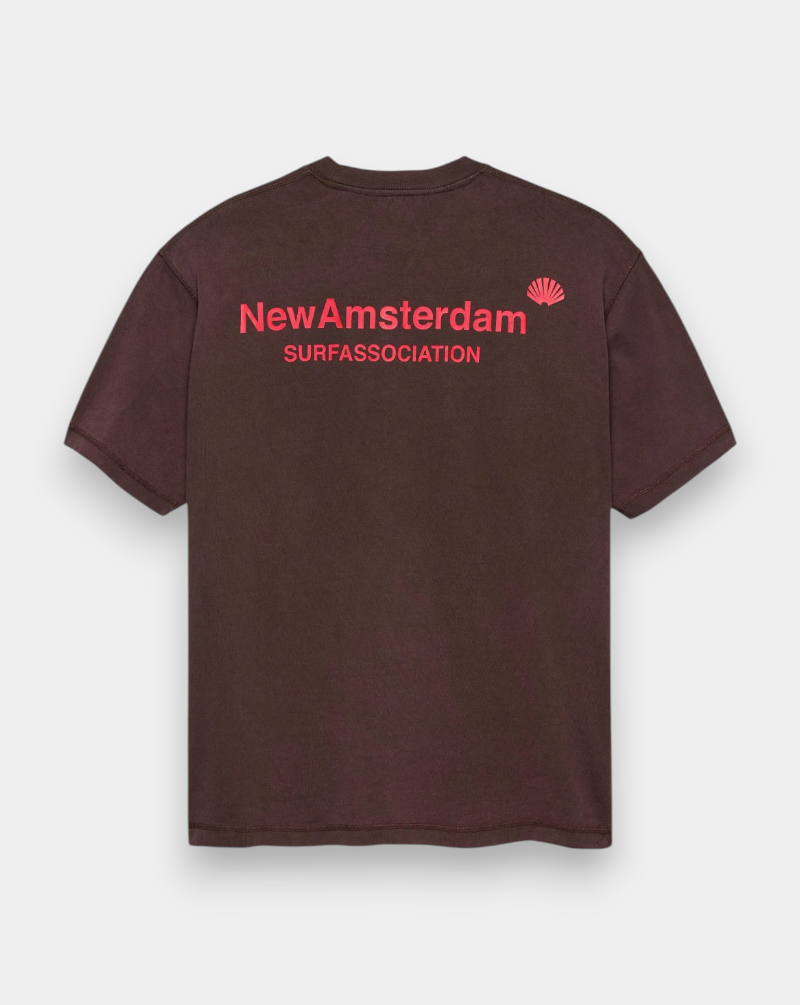 Camiseta New Amsterdam Logo Tee 2601064001 WALNUT/DEEP RED NEW AMSTERDAM