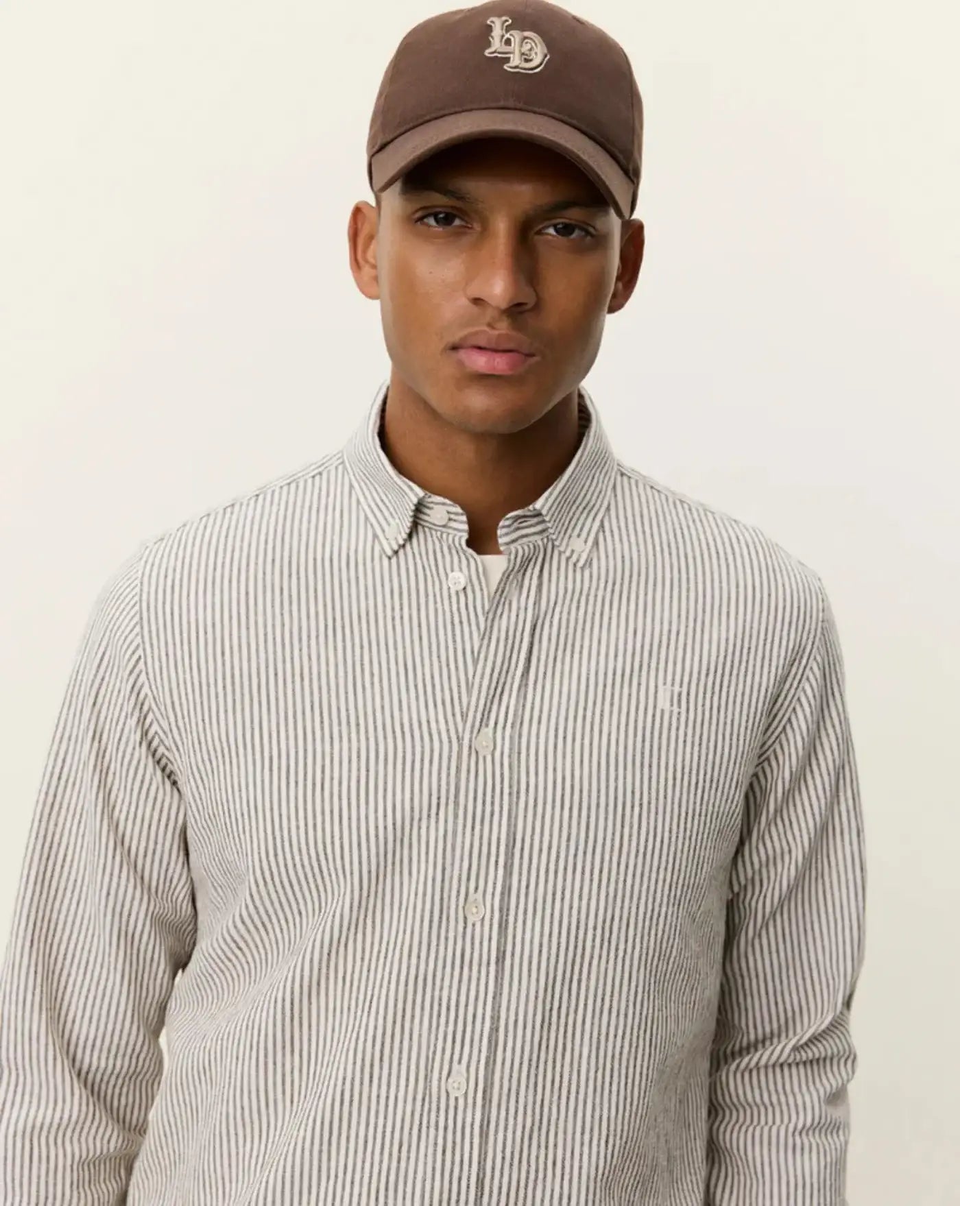 Camisa Les Deux Konrad Stripe 1001330 826TEAK BROWN LES DEUX