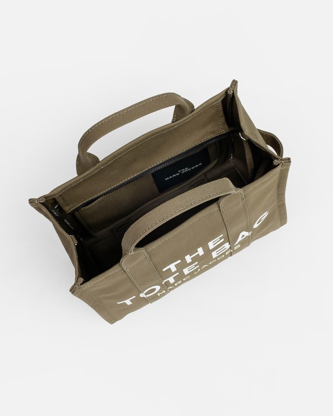 M0016161 372 MARC JACOBS